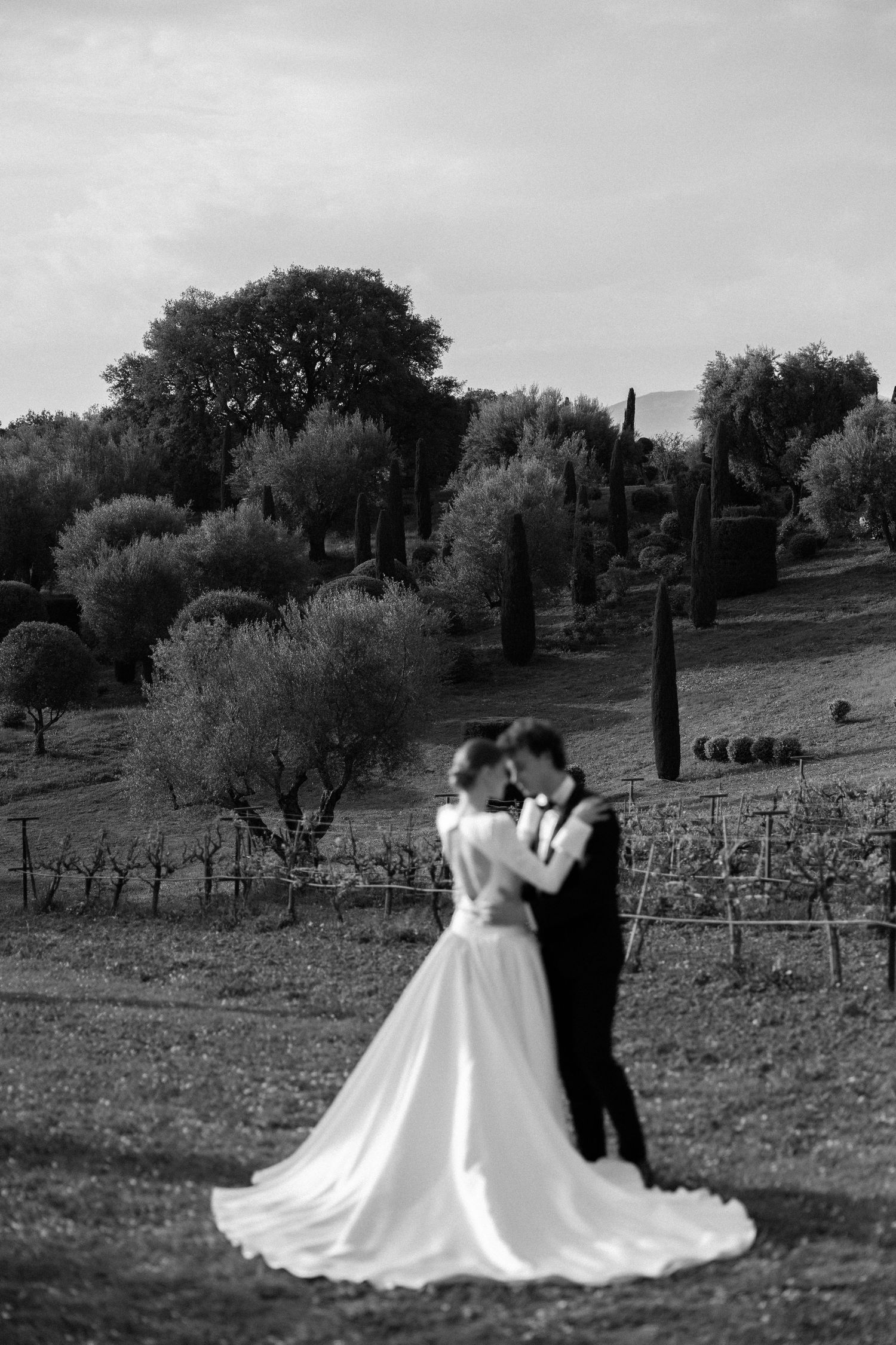 Tuscany luxury wedding couples first look