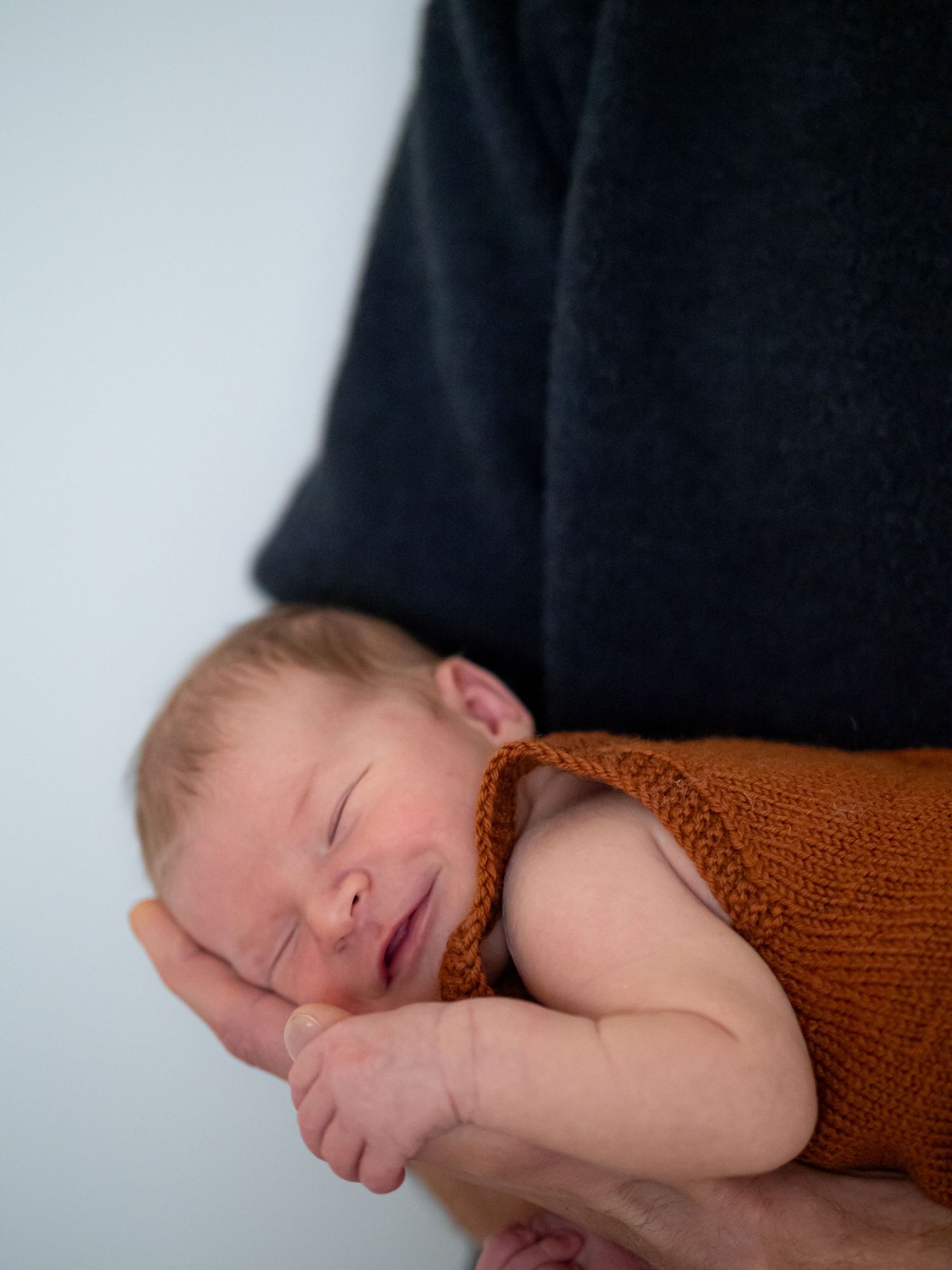 Newborn valokuvaus kotona Espoo/Vantaa/Helsinki, ikuistaen nämä ensimmäiset hetket yhdessä perheenä teille muistoiksi!