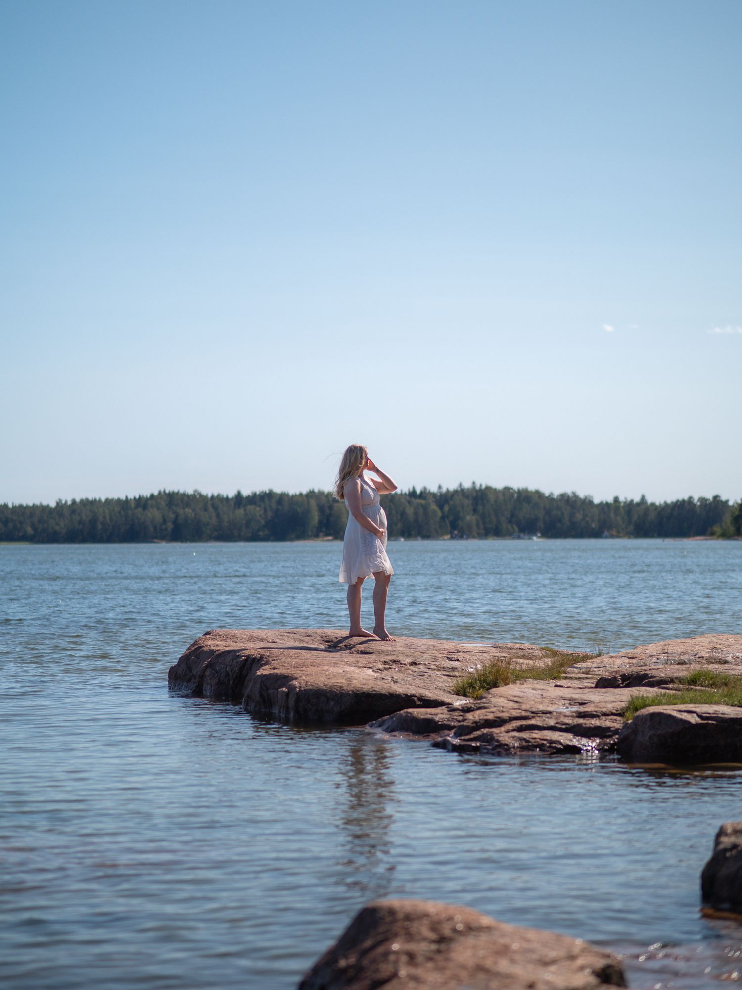 Vellamo vedenhaltiatar kuvaukset vedessä Espoossa. Positiivinen kehonkuva raskaana ollessa, valokuvauksen merkitys omaan kehonkuvaan.