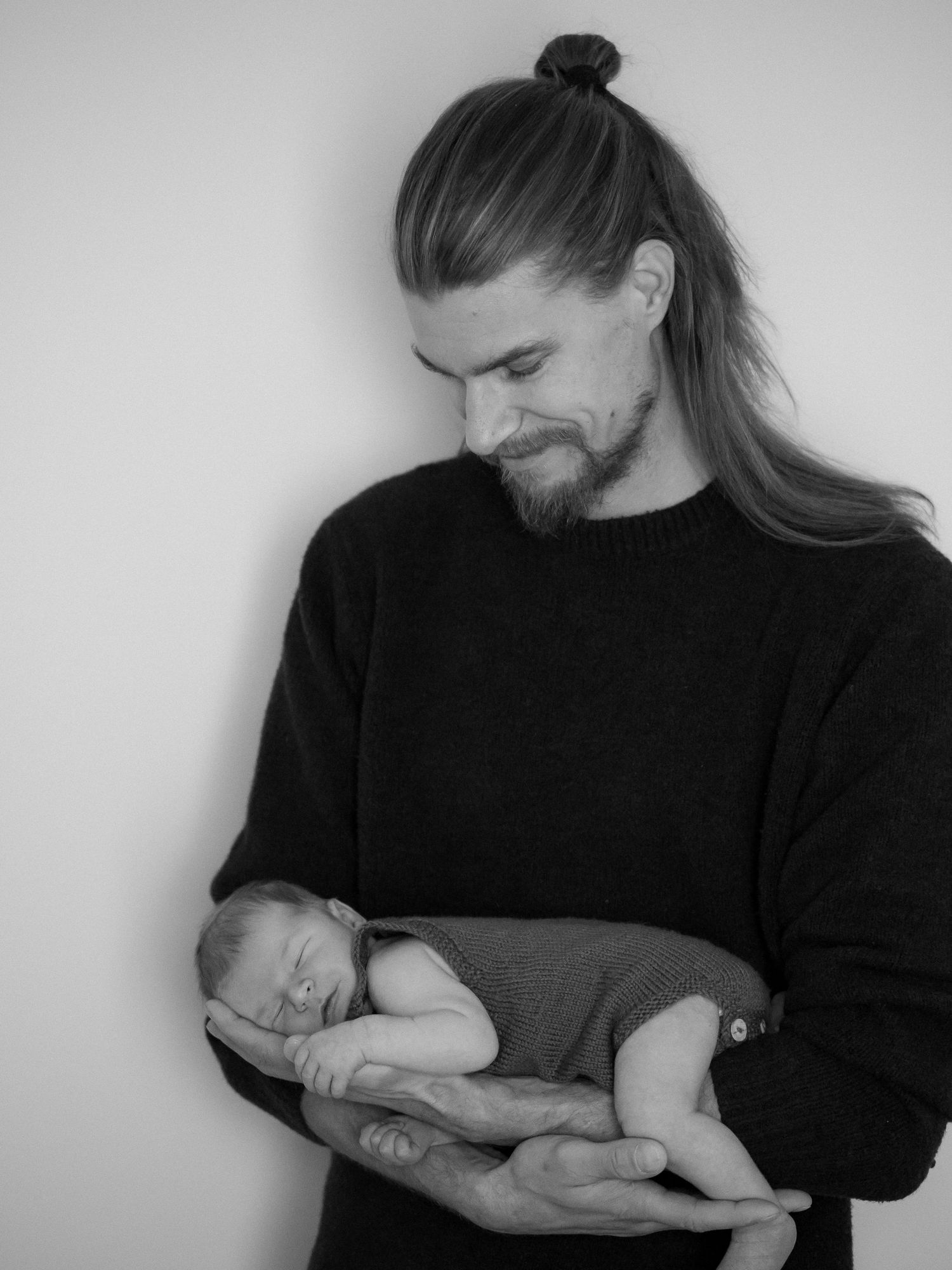 Newborn valokuvaus kotona Espoo/Vantaa/Helsinki, ikuistaen nämä ensimmäiset hetket yhdessä perheenä teille muistoiksi!