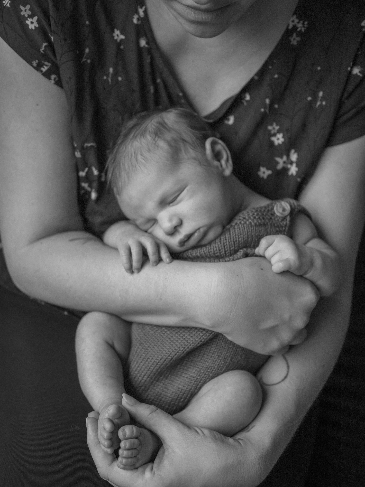 Newborn valokuvaus kotona Espoo/Vantaa/Helsinki, ikuistaen nämä ensimmäiset hetket yhdessä perheenä teille muistoiksi!