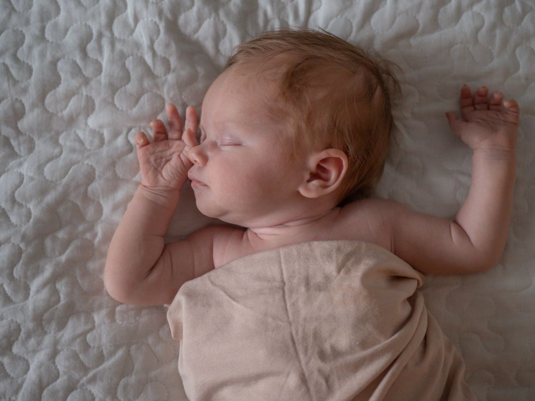 Newborn valokuvaus kotona Espoo/Vantaa/Helsinki, ikuistaen nämä ensimmäiset hetket yhdessä perheenä teille muistoiksi!