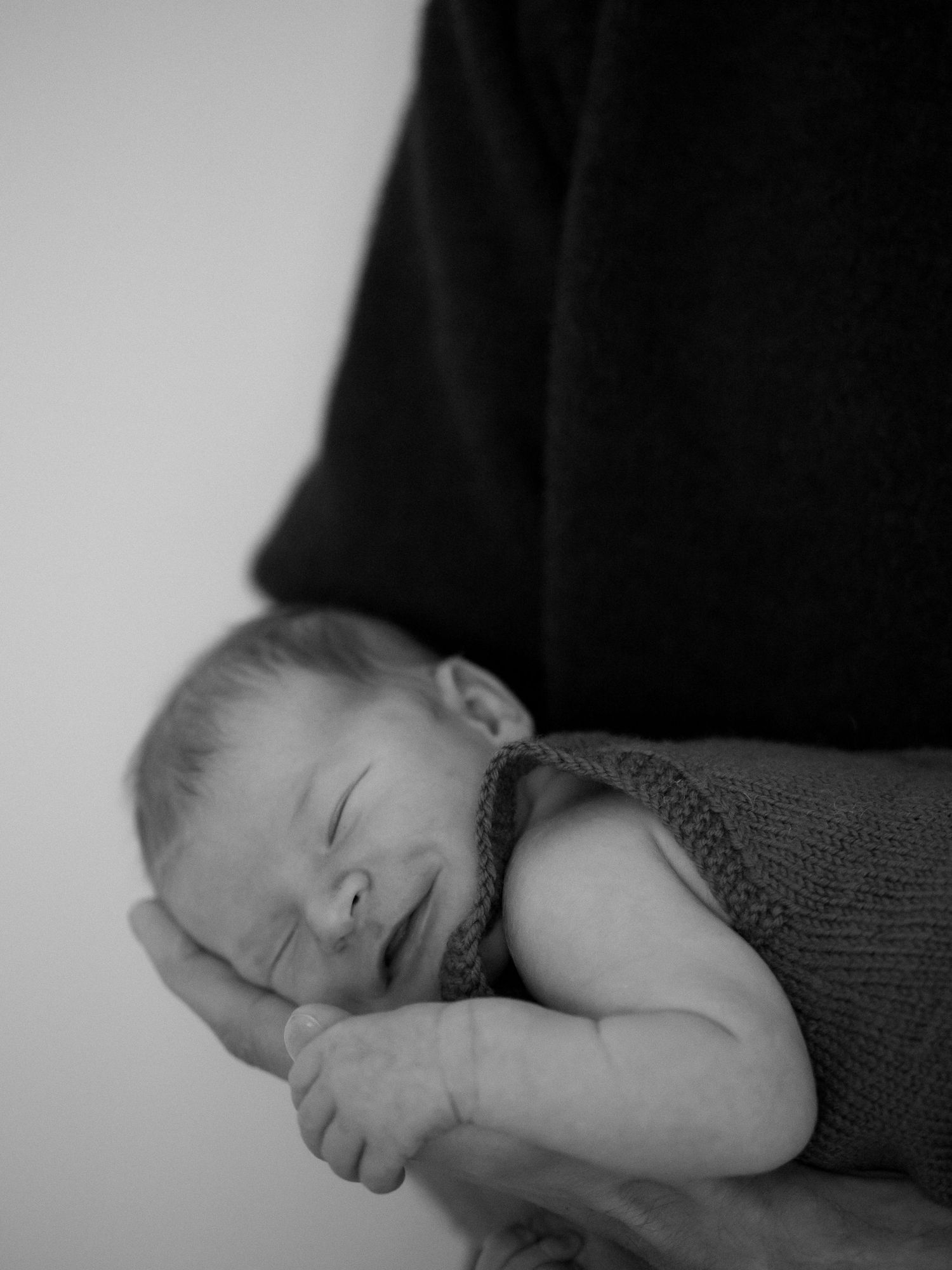 Newborn valokuvaus kotona Espoo/Vantaa/Helsinki, ikuistaen nämä ensimmäiset hetket yhdessä perheenä teille muistoiksi!