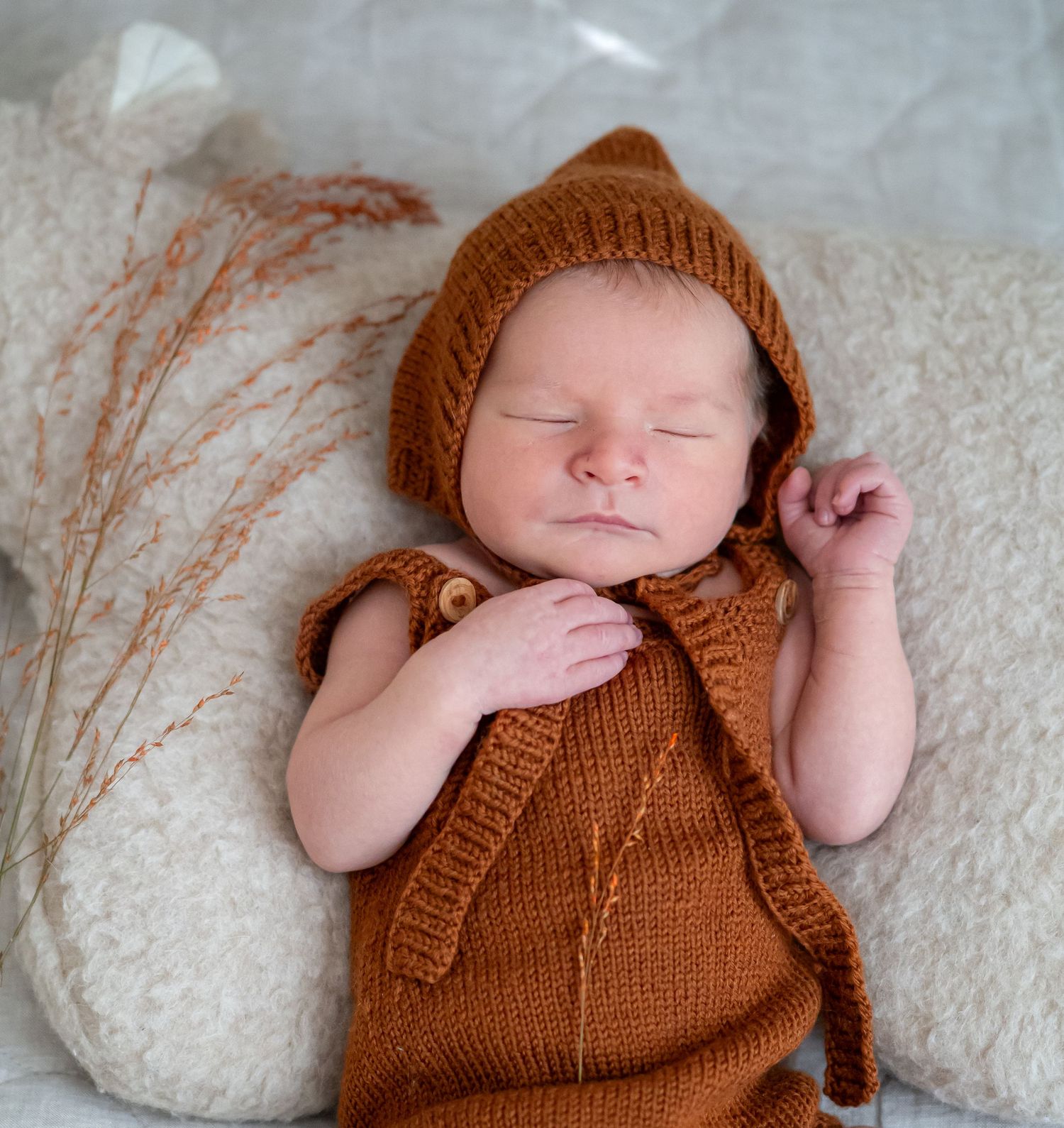 Newborn valokuvaus kotona Espoo/Vantaa/Helsinki, ikuistaen nämä ensimmäiset hetket yhdessä perheenä teille muistoiksi!