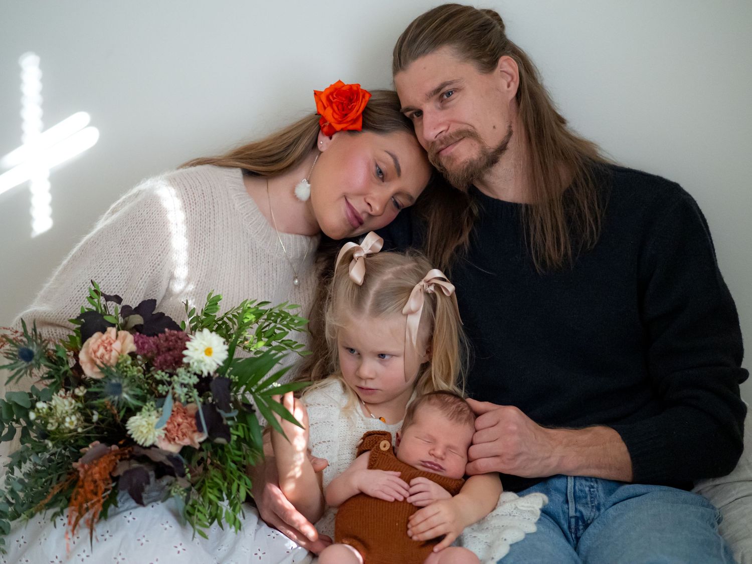 Newborn kuvaus kotonanne, ikuistaen vauvan ensihetket yhdessä teidän kanssanne. Vauvakuvaus Espoo, Helsinki, Vantaa, Kauniainen alueella.