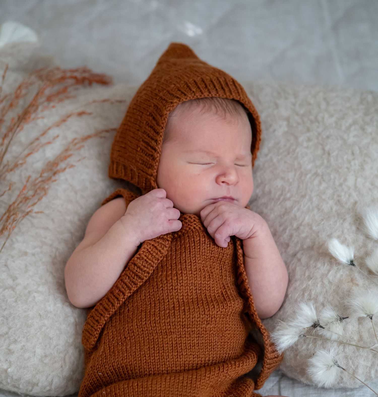 Newborn valokuvaus kotona Espoo/Vantaa/Helsinki, ikuistaen nämä ensimmäiset hetket yhdessä perheenä teille muistoiksi!