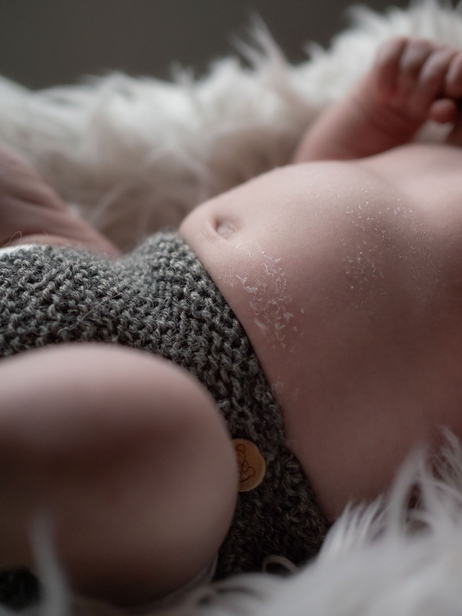 Newborn valokuvaus kotona Espoo/Vantaa/Helsinki, ikuistaen nämä ensimmäiset hetket yhdessä perheenä teille muistoiksi!