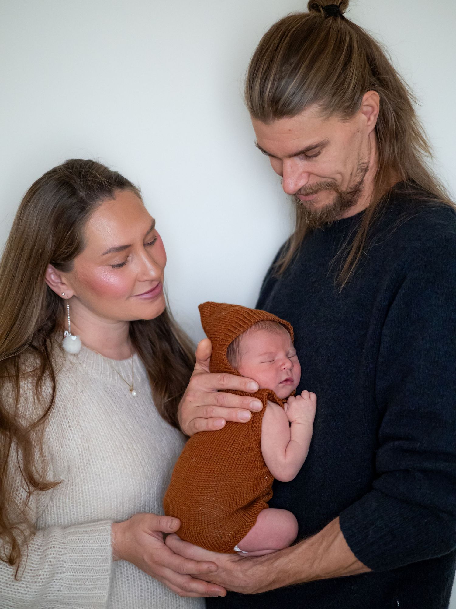 Newborn valokuvaus kotona Espoo/Vantaa/Helsinki, ikuistaen nämä ensimmäiset hetket yhdessä perheenä teille muistoiksi!