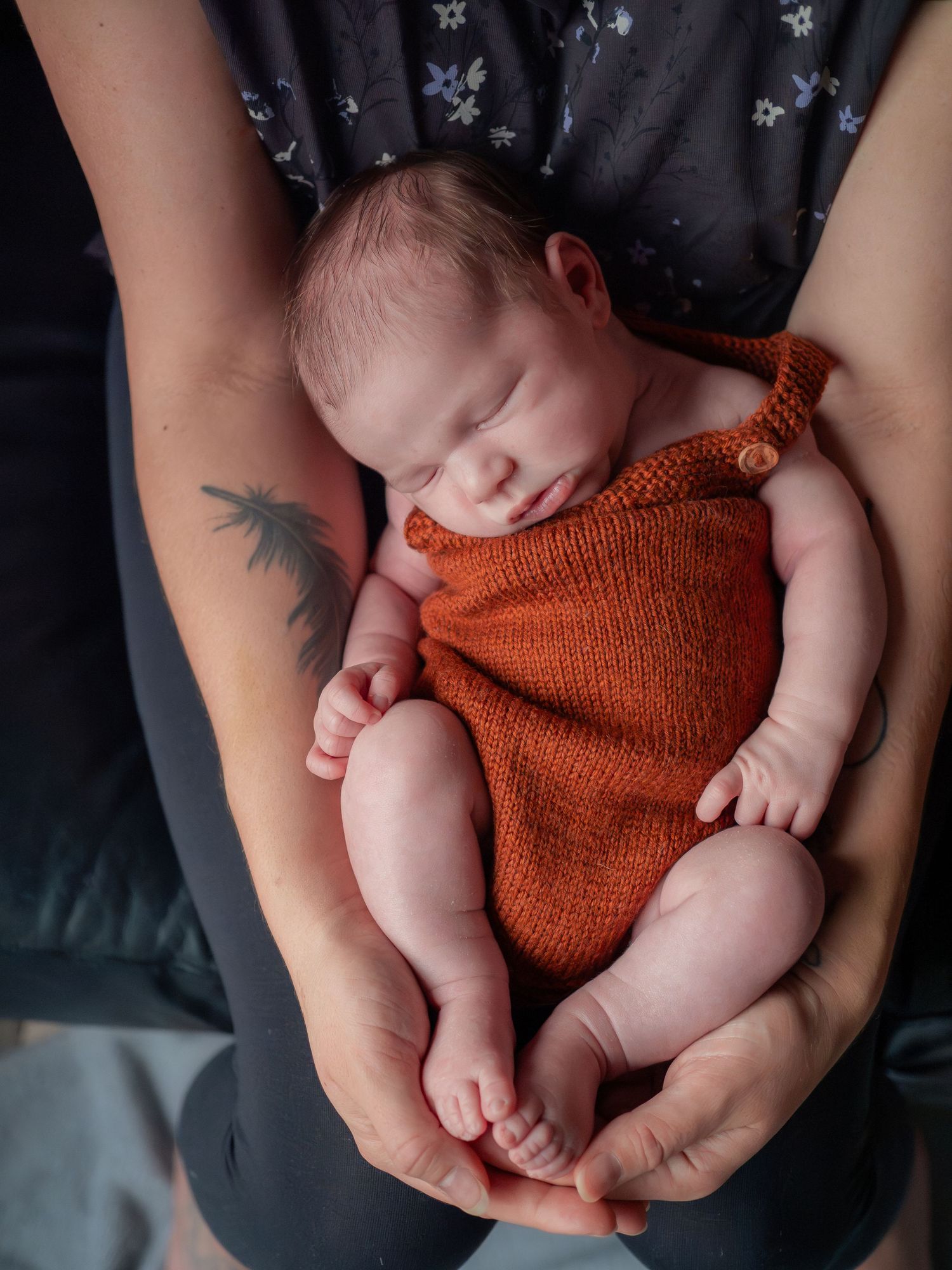 Newborn valokuvaus kotona Espoo/Vantaa/Helsinki, ikuistaen nämä ensimmäiset hetket yhdessä perheenä teille muistoiksi!