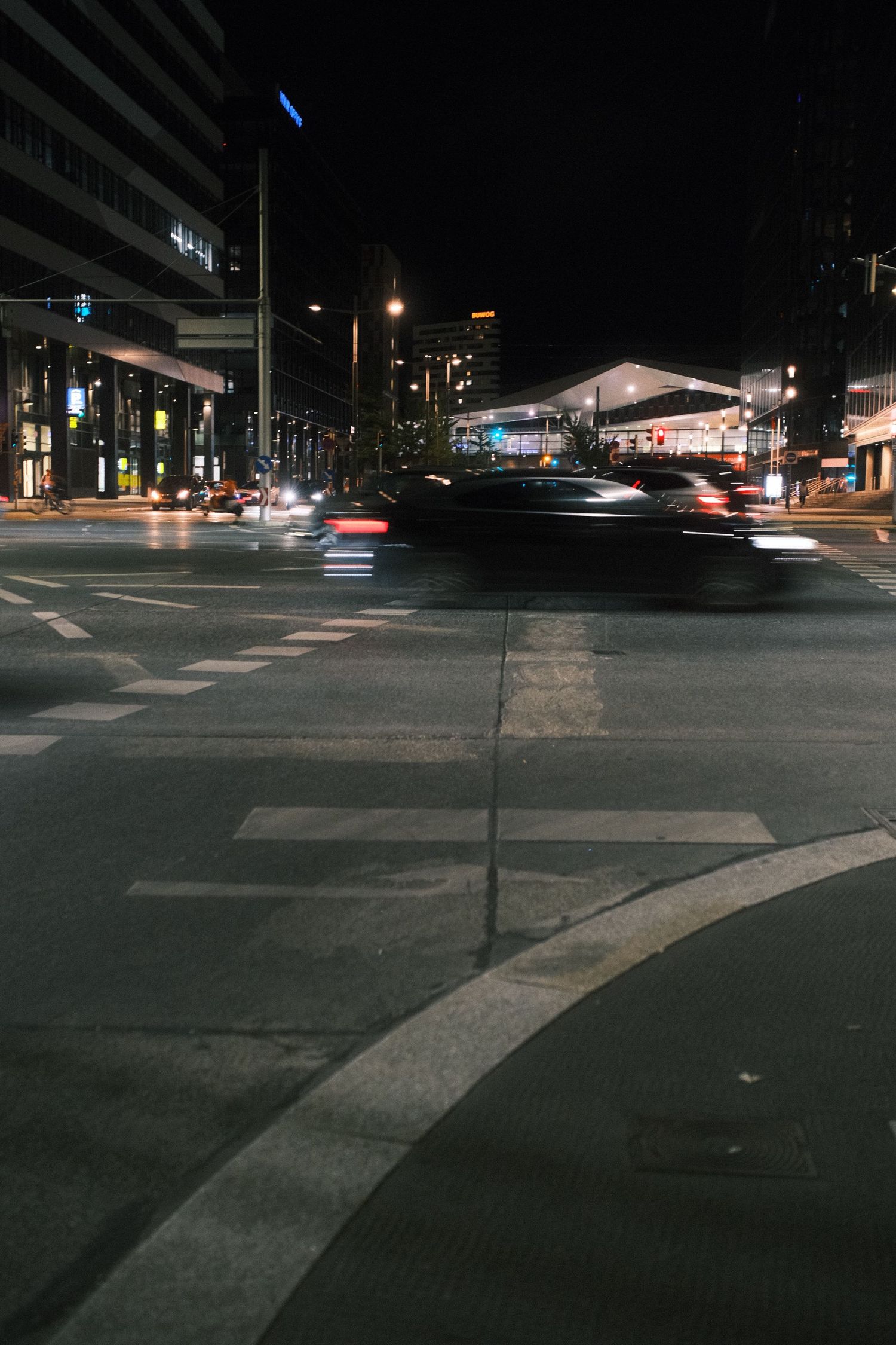 Car light trails at a Düsseldorf crossroads at night