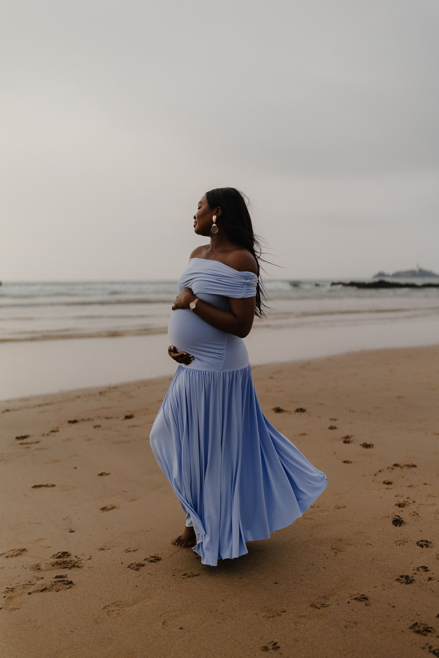 Cornwall Maternity Bump Outdoor photoshoot beach evening sea Gwithian godrevy Hayle beach evening