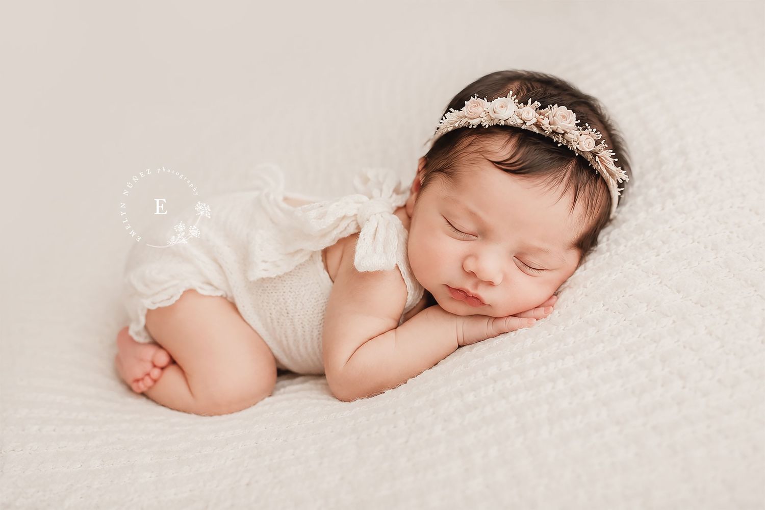 Bebé recién nacida, en sesión newborn con Emelyn Núñez Photography en Santo Domingo.