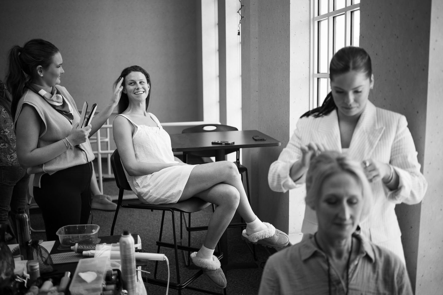 mom and daughter getting ready on the daughters wedding day