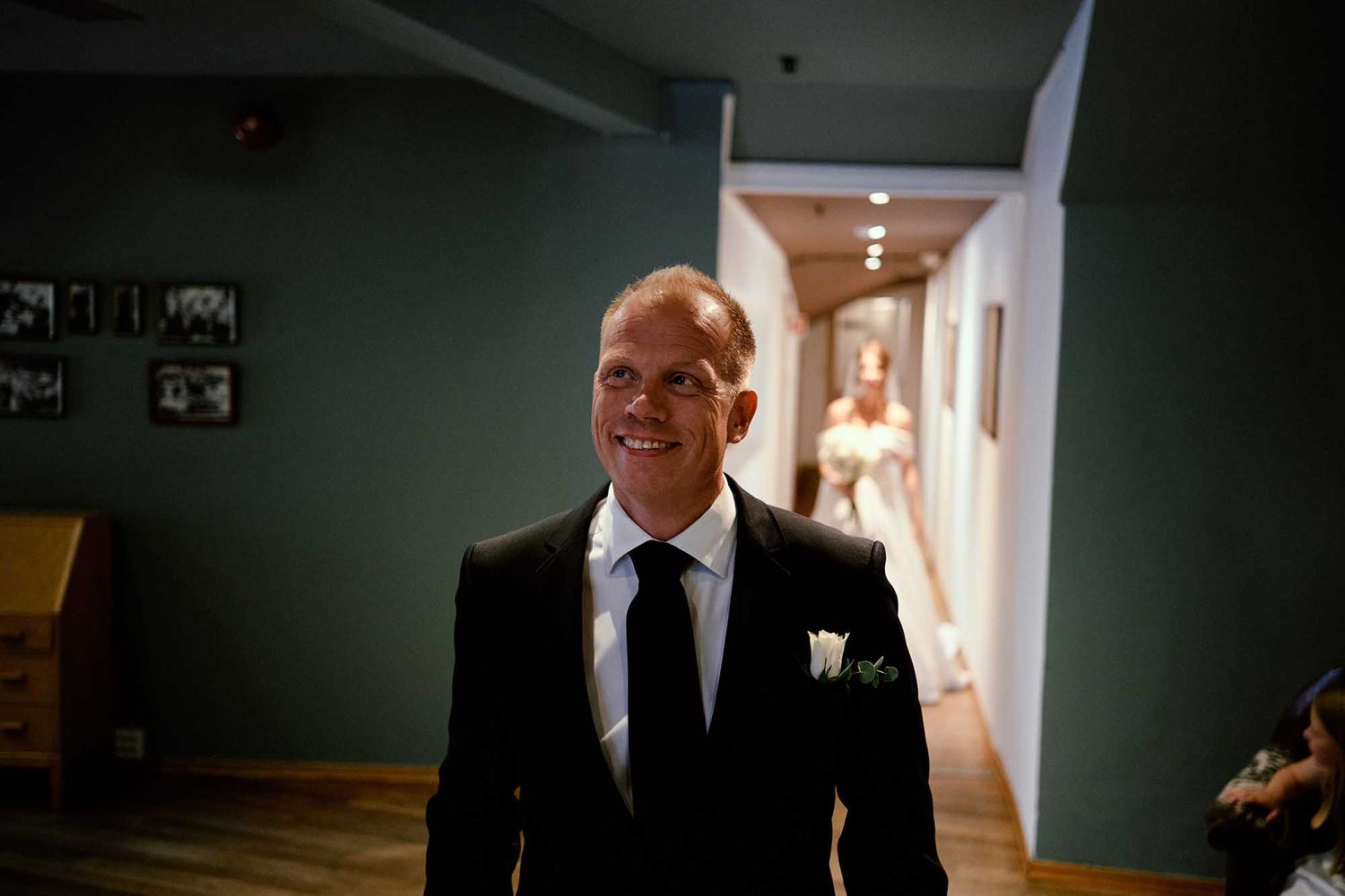 far venter på å se datteren i brudekjolen sin