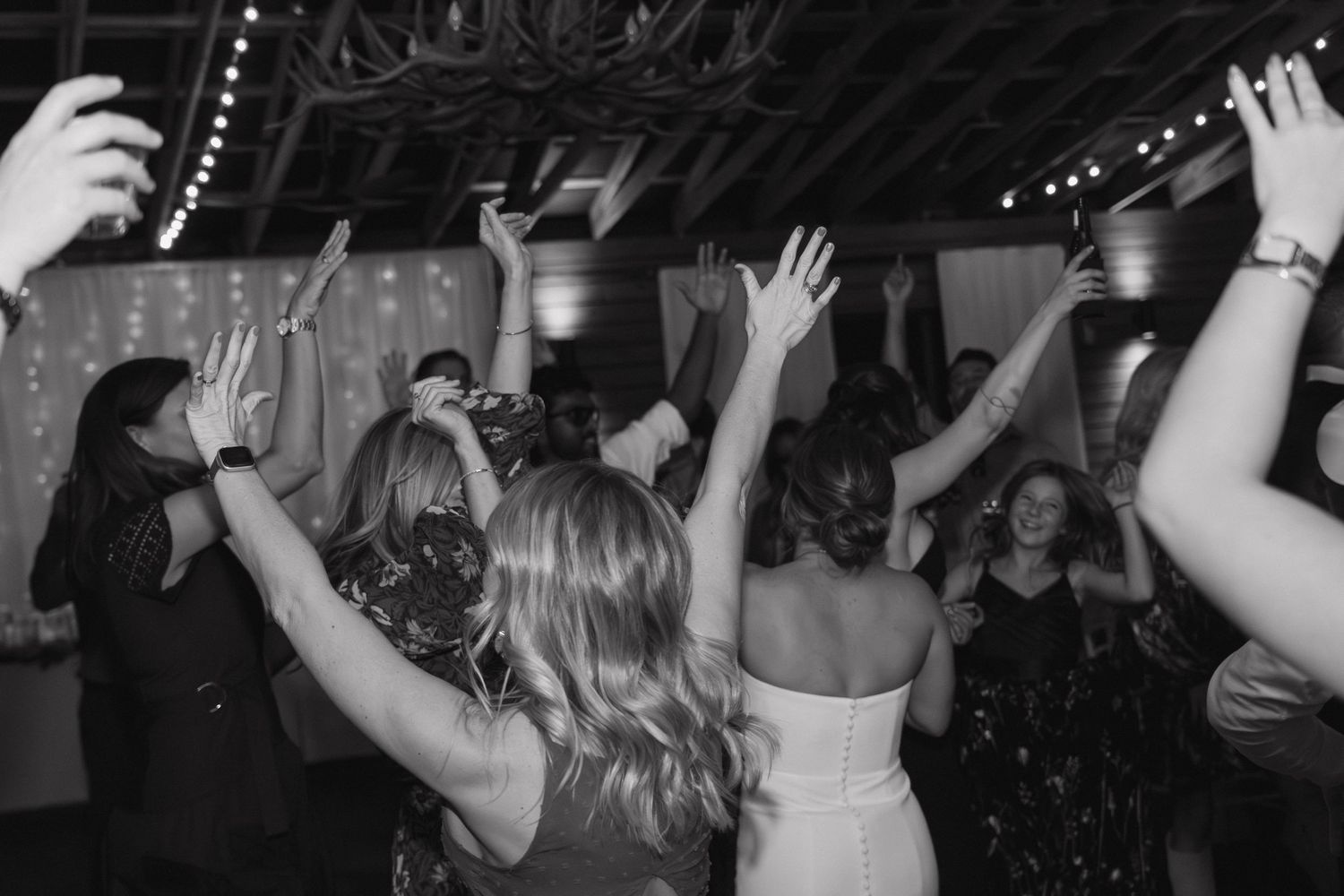 wedding guests dancing