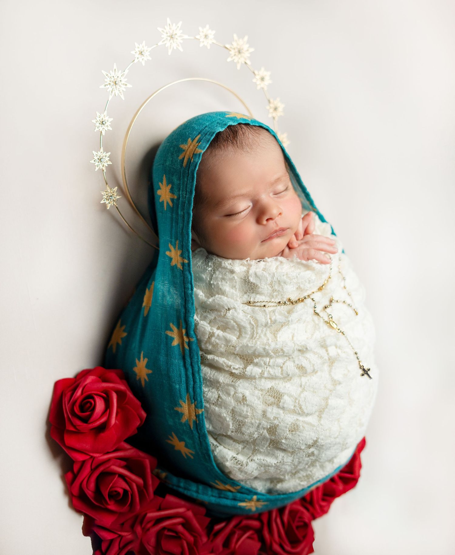 Newborn baby girl photo in Buena Park.Virgin mary-inspired newborn photography ideas. Best newborn photographer. Specialize in newborn photo