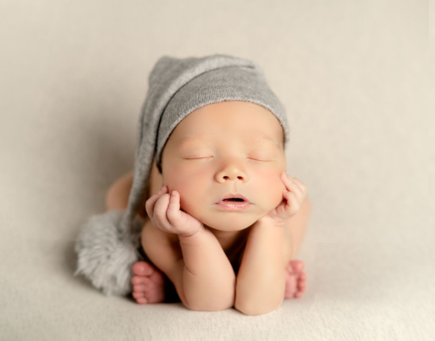 Newborn photography ,froggy pose! Best photographer in Orange County. Best photographer in LA county. Cute newborn photo Orange county photo