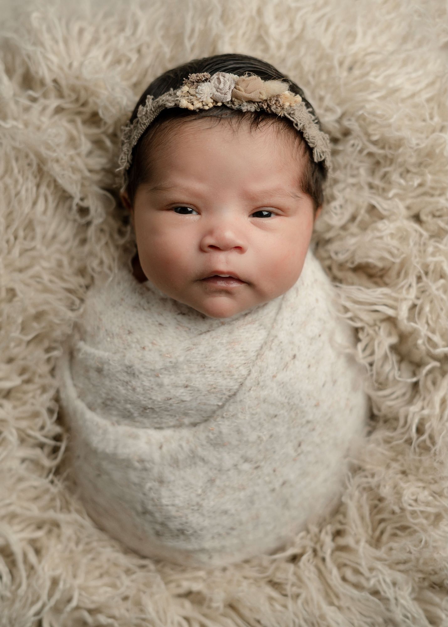 Awake baby girl - Newnorn photography! Best newborn photographer in La Mirada. Baby girls in boho.