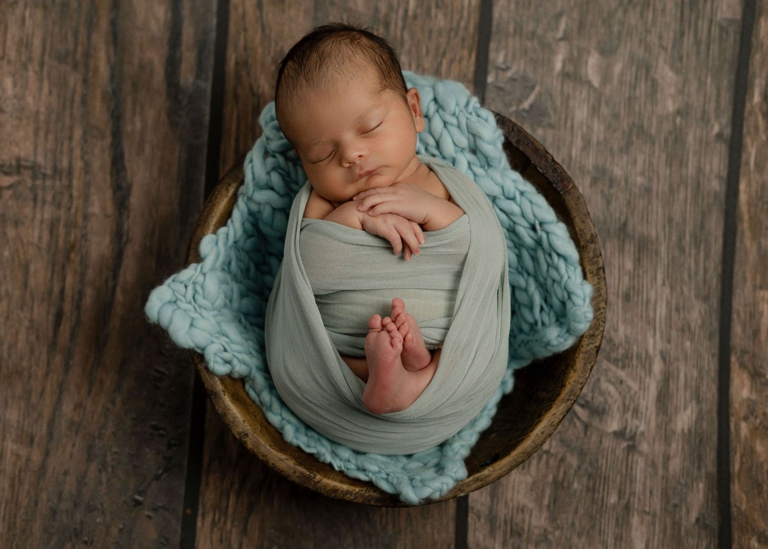 Newborn photography boy rustic. Newborn photography boy, sweet boy, barn look. Bowl style photography for newborn. Best photographer in OC.
