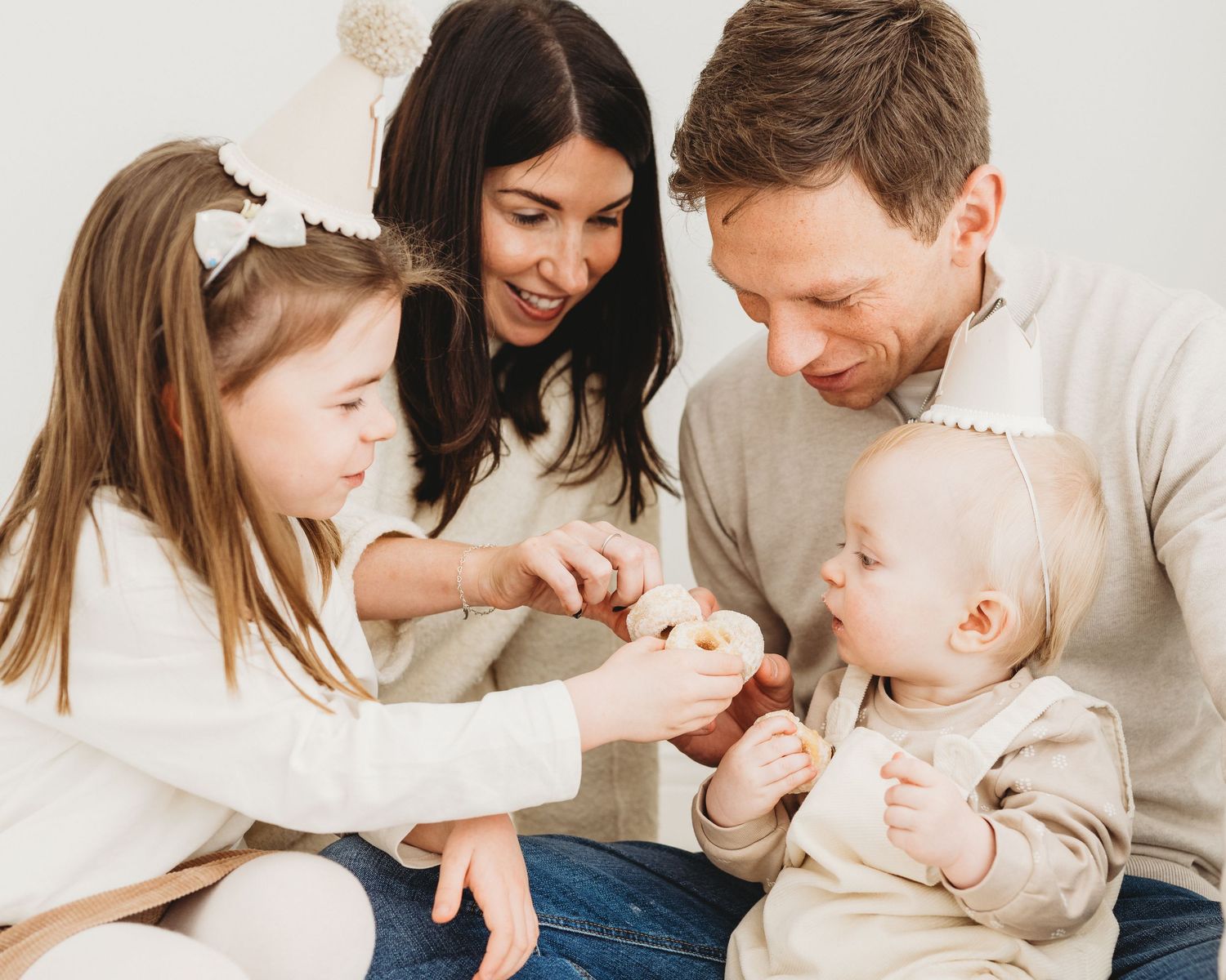 celebrating the little moments together, this family celebrate the youngest child turning 1