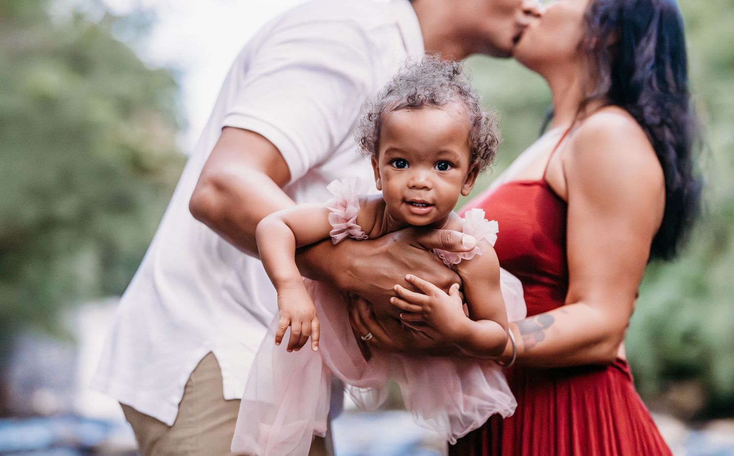 A sweet compilation of intimate family moments shows parents sharing kisses and embraces with their baby in outdoor settings.