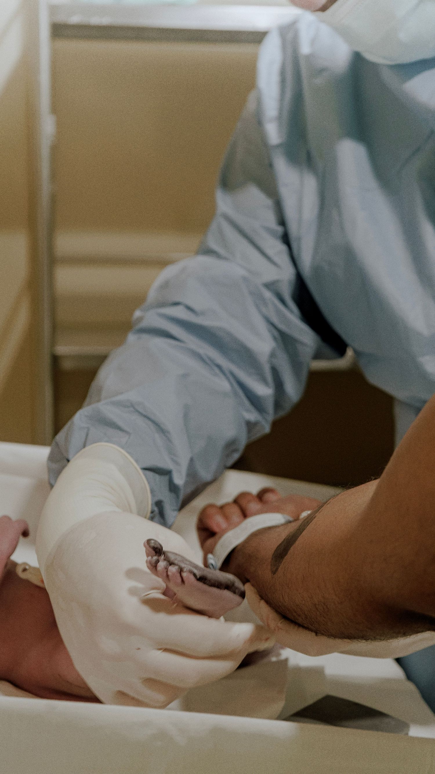 Cesárea en Hospital La Católica, San José, Costa Rica – fotografía de nacimiento por Dianne García