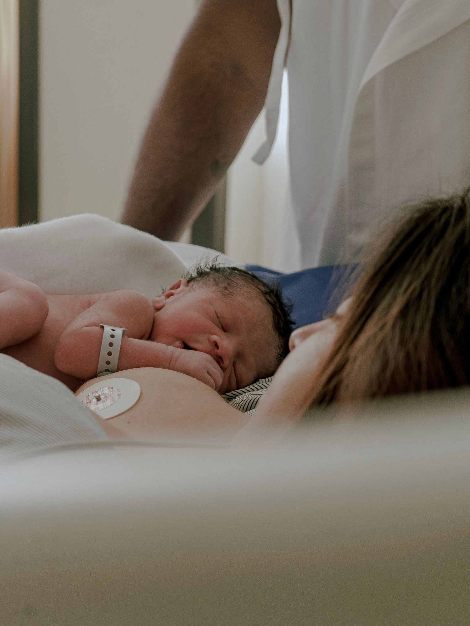 Cesárea en Hospital La Católica, San José, Costa Rica – fotografía de nacimiento por Dianne García