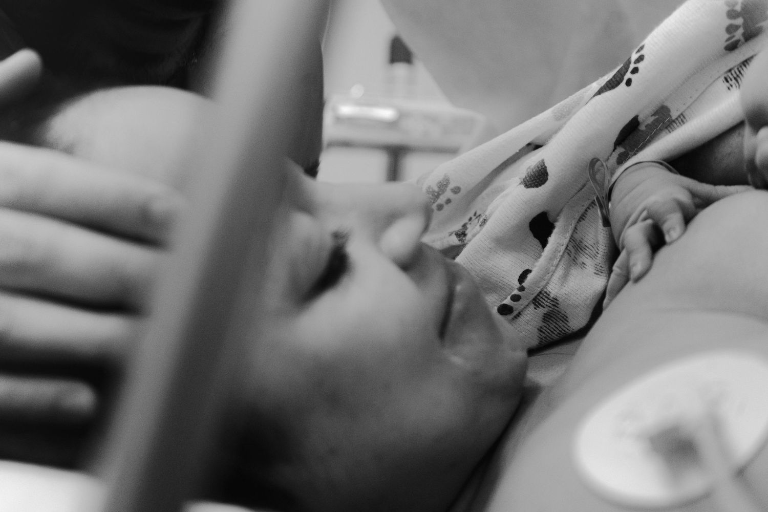 Cesárea en Hospital Clínica Bíblica, San José, Costa Rica – fotografía de nacimiento por Dianne García