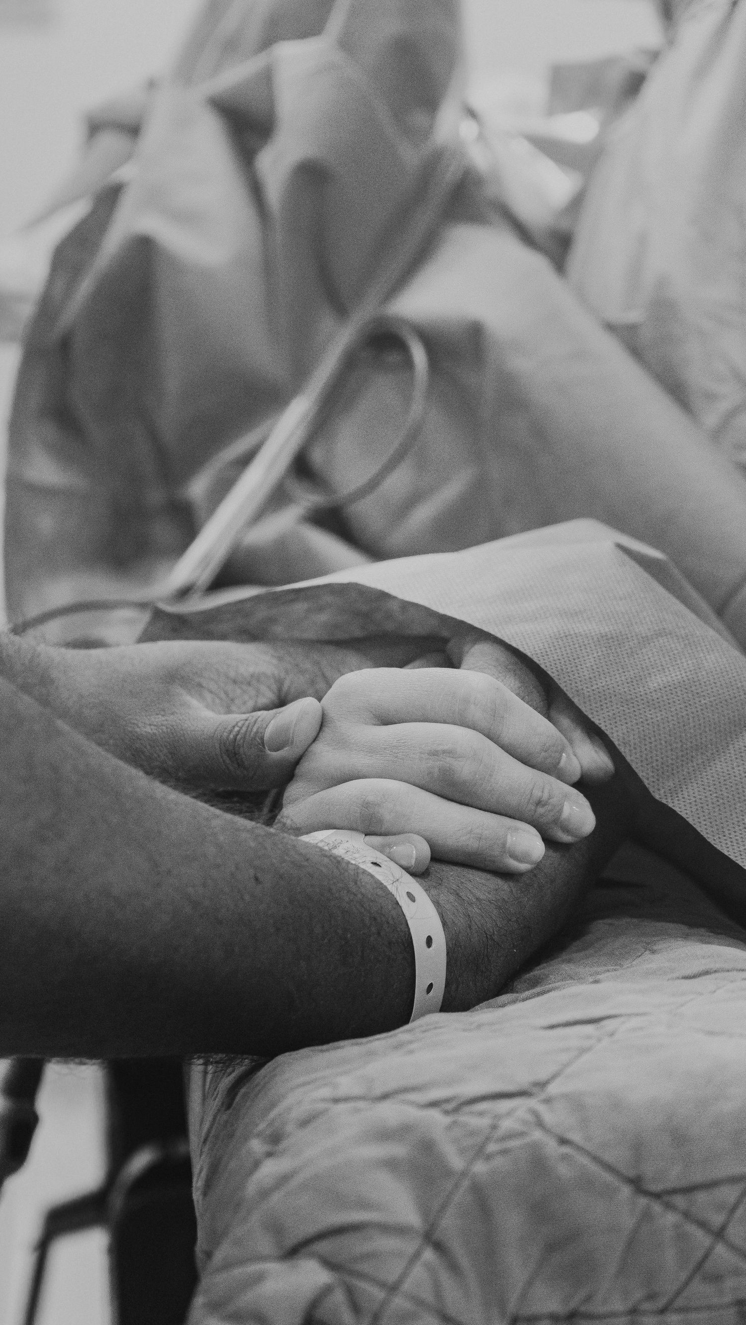 Cesárea en Hospital Bíblica, San José, Costa Rica – fotografía de nacimiento por Dianne García