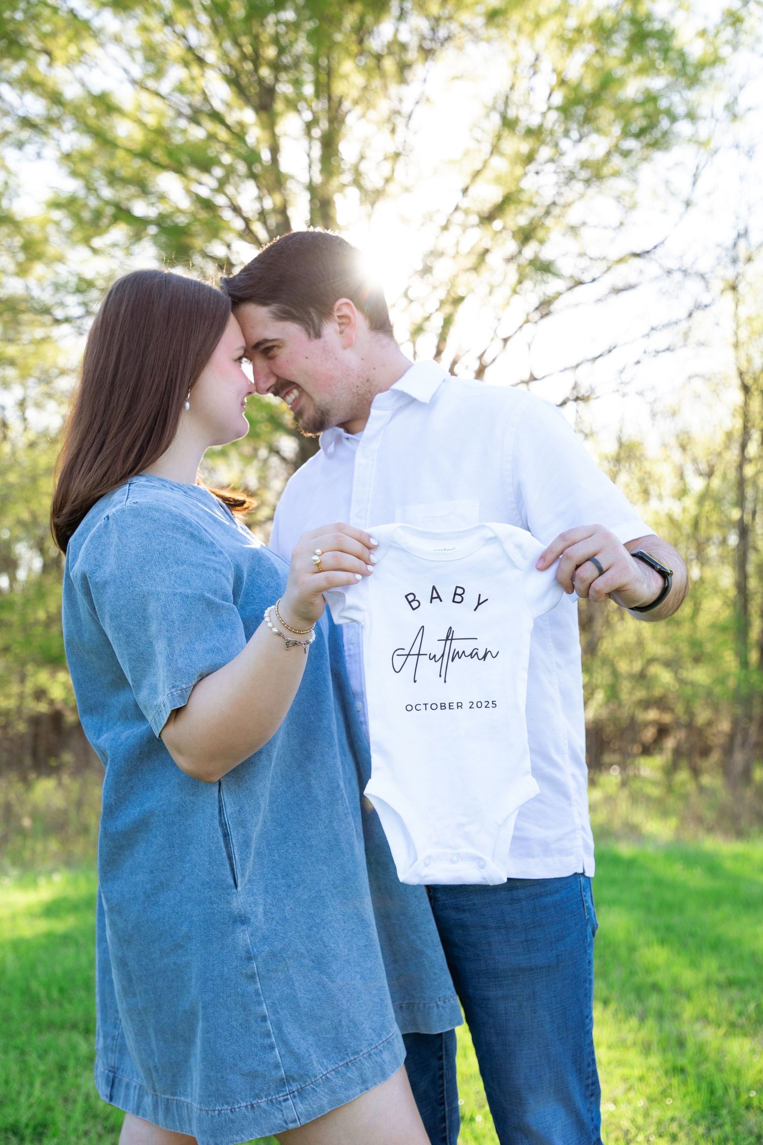 pregnancy announcement photographer in Monroe, Louisiana