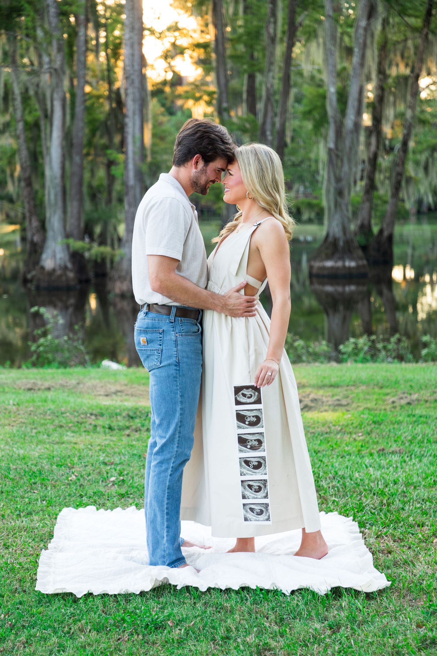 pregnancy announcement photographer in Monroe, Louisiana