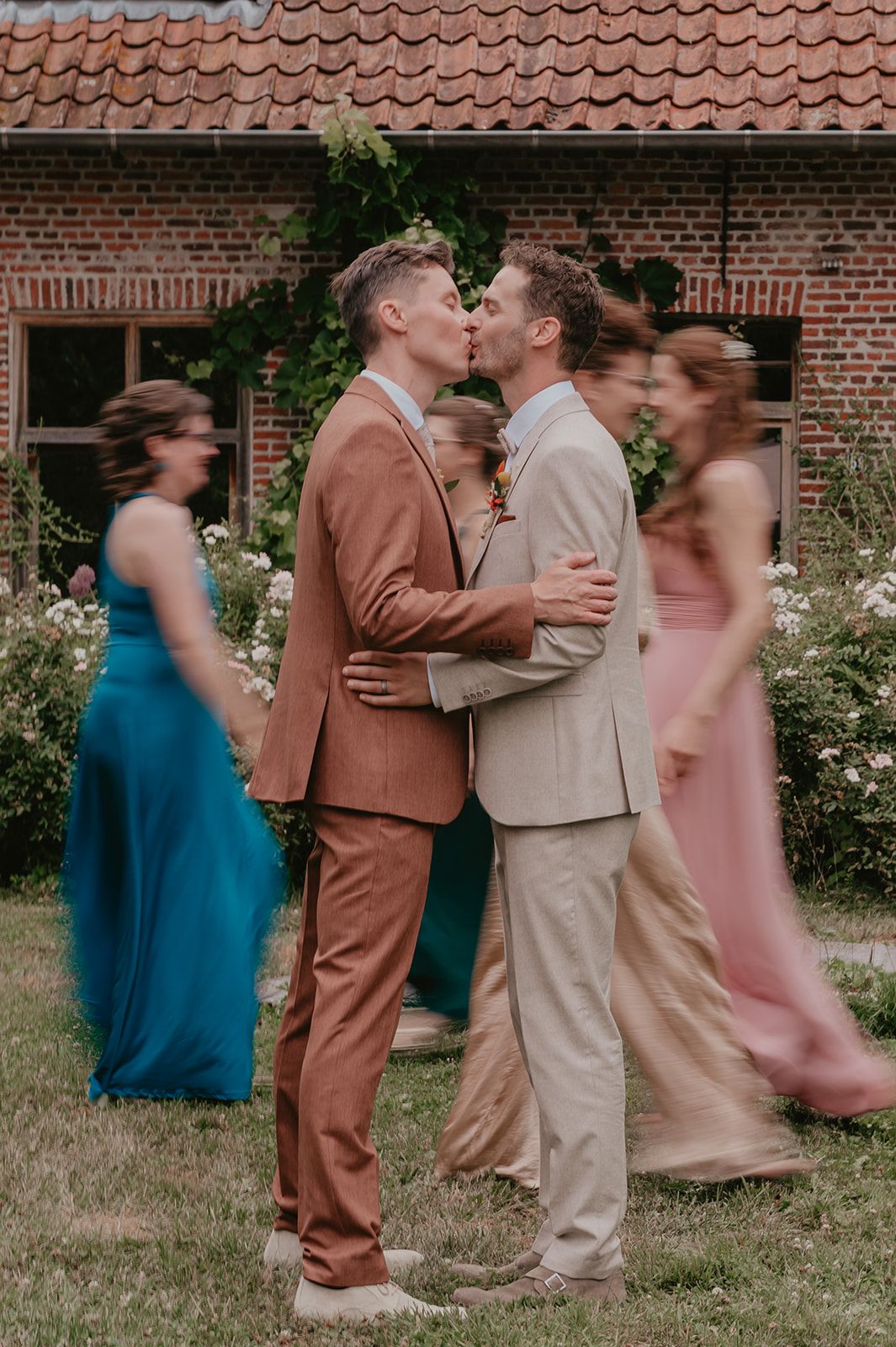 Huwelijksfotografie Roeselare 
Koppelshoot
Verbeke Foundation
Roeselare
LGBTQ
Hoeve wabi sabi
Staden
Intiem huwelijk