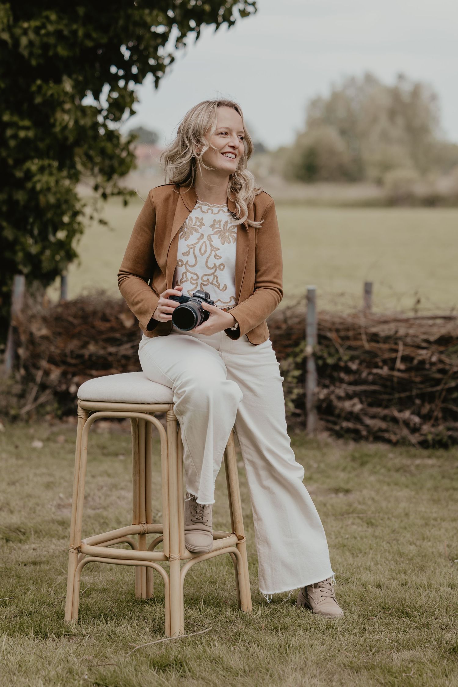 Professionele fotograaf te Roeselare, West-Vlaanderen. Gespecialiseerd in huwelijksfotografie, gezinsfotografie, bedrijfsfotografie met eige