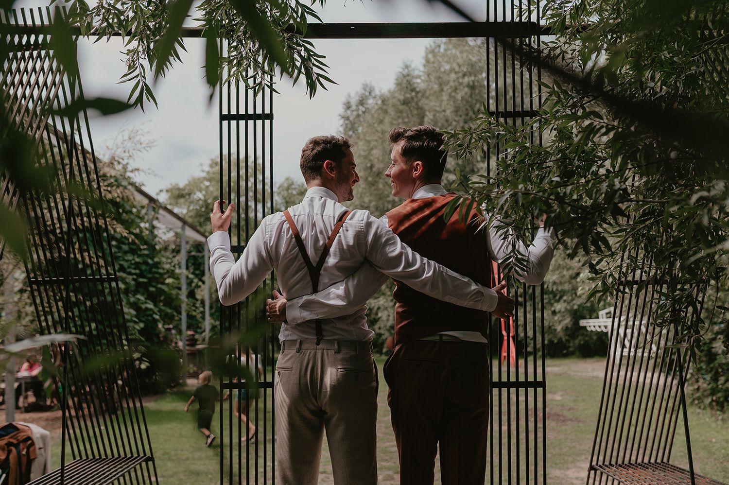 Huwelijksfotografie Roeselare 
Koppelshoot
Verbeke Foundation
Roeselare
LGBTQ
Hoeve wabi sabi
Staden
Intiem huwelijk
Verbeke Foundation