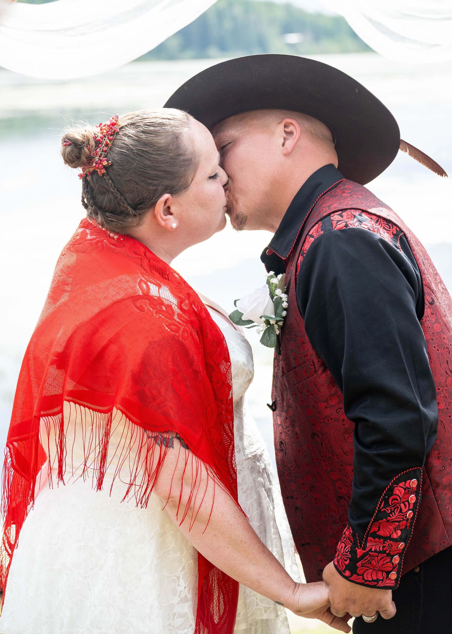 Edmonton Wedding Photographer - Couple Kissing by a lake