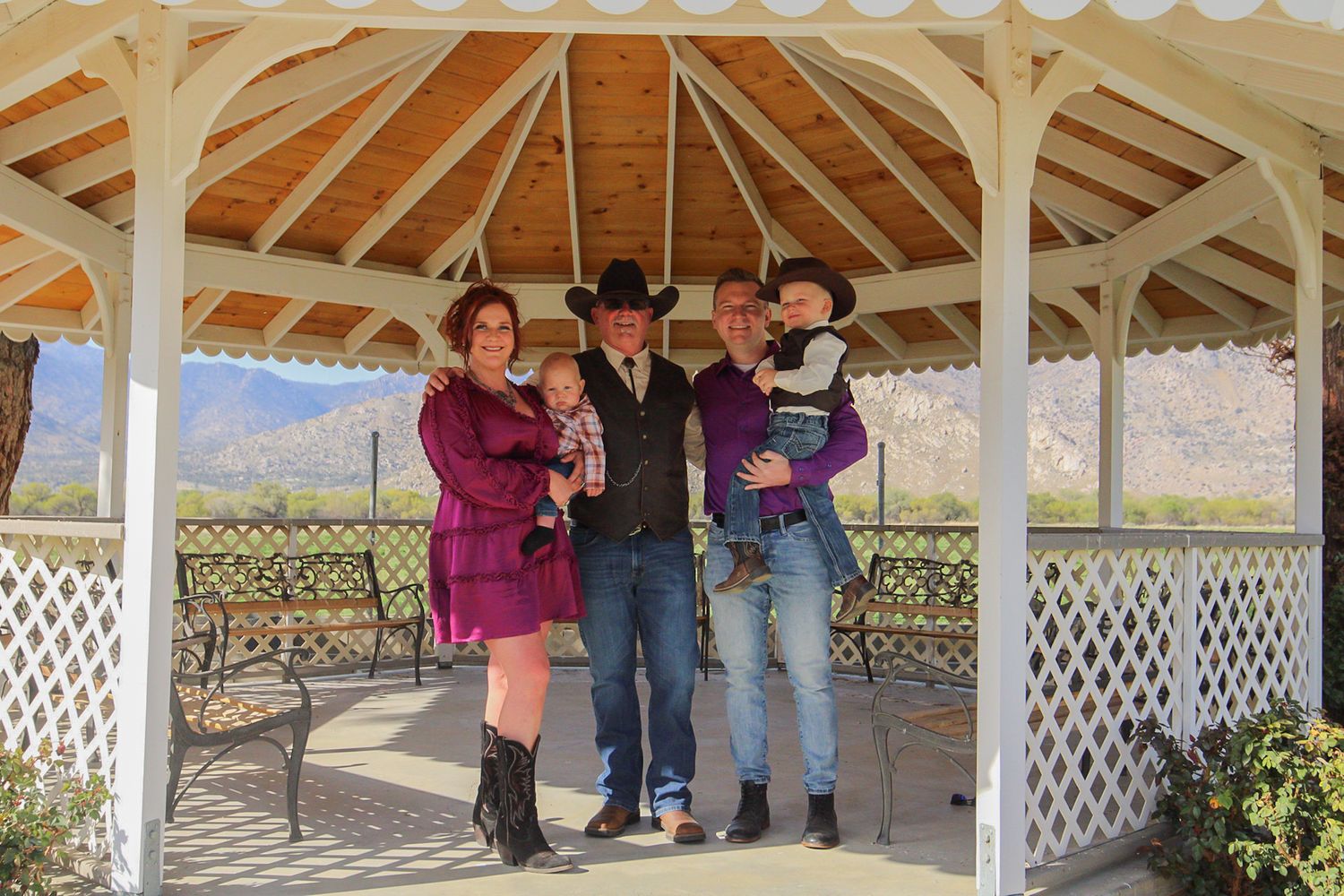 groom and hi daughters family
Kern County Photography
Tori Marie Photos
California Wedding Photographer