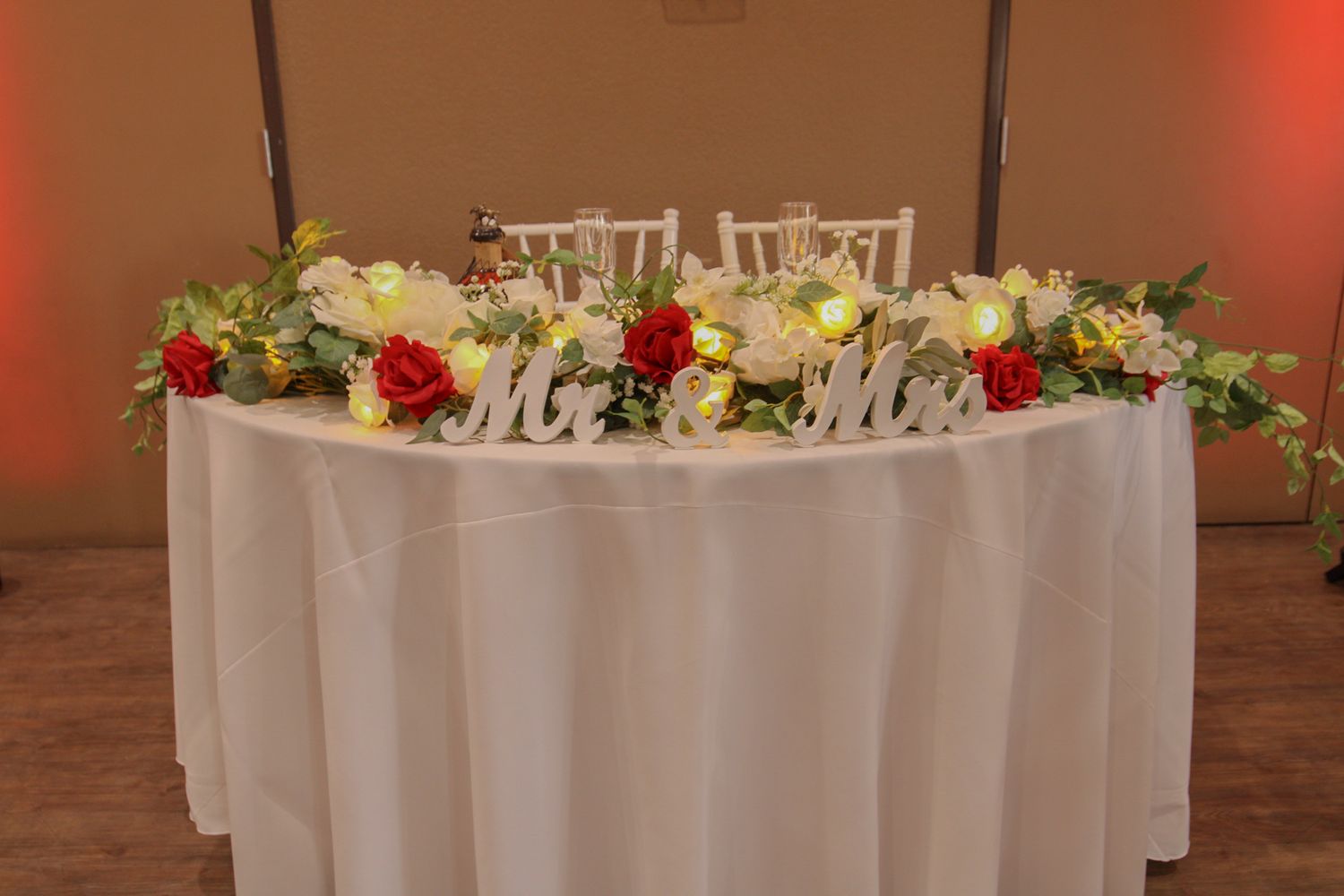 sweetheart table
Kern County Photography
Tori Marie Photos
California Wedding Photographer
