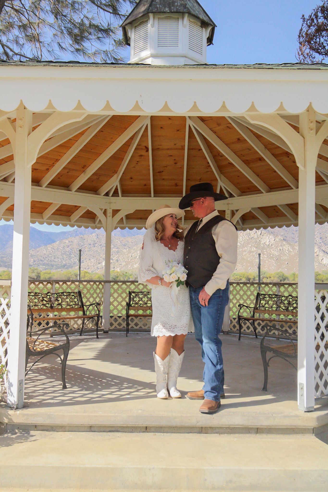 gazing into each others eyes
Kern County Photography
Tori Marie Photos
California Wedding Photographer