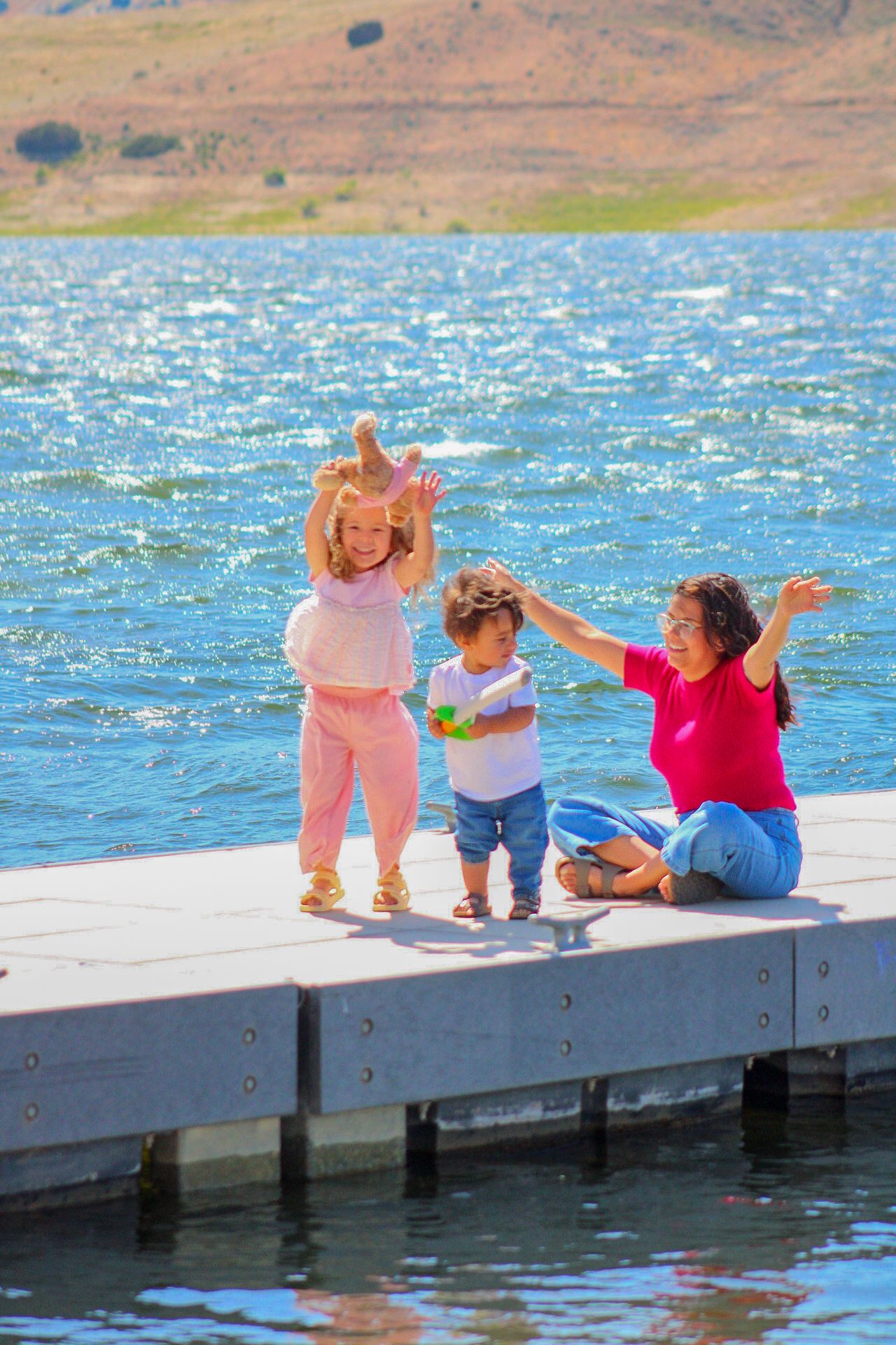 Tori Marie Photos
family playing on a lake doc
Kern county photography 
Family photography 
candid family photoshoot
