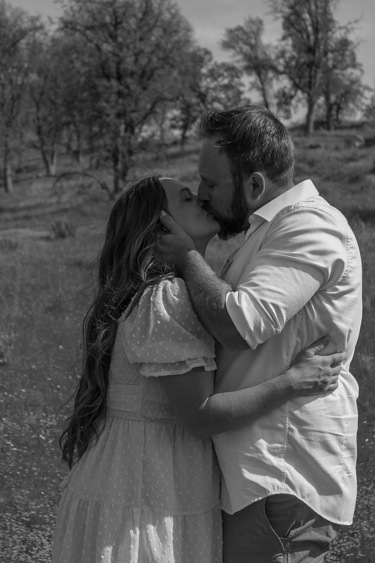 mom and dad smooching
Kern County Photography
Tori Marie Photos
Family Photographer