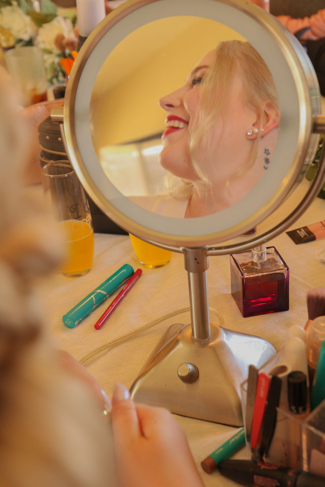 bride putting on the lip combo
Kern County Photography
Tori Marie Photos
California Wedding Photographer