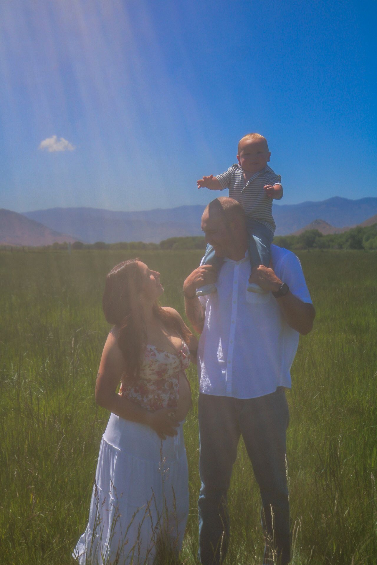 Tori Marie Photos
Kern County Photographer 
Whimsical 
maternity photography 
Family photographer
