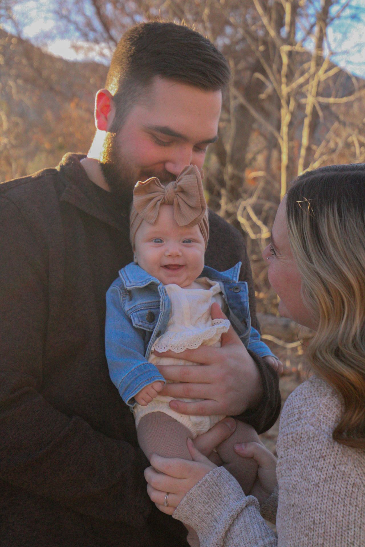 new mom and dad with baby girl
Kern County Photography
Tori Marie Photos
Family Photographer