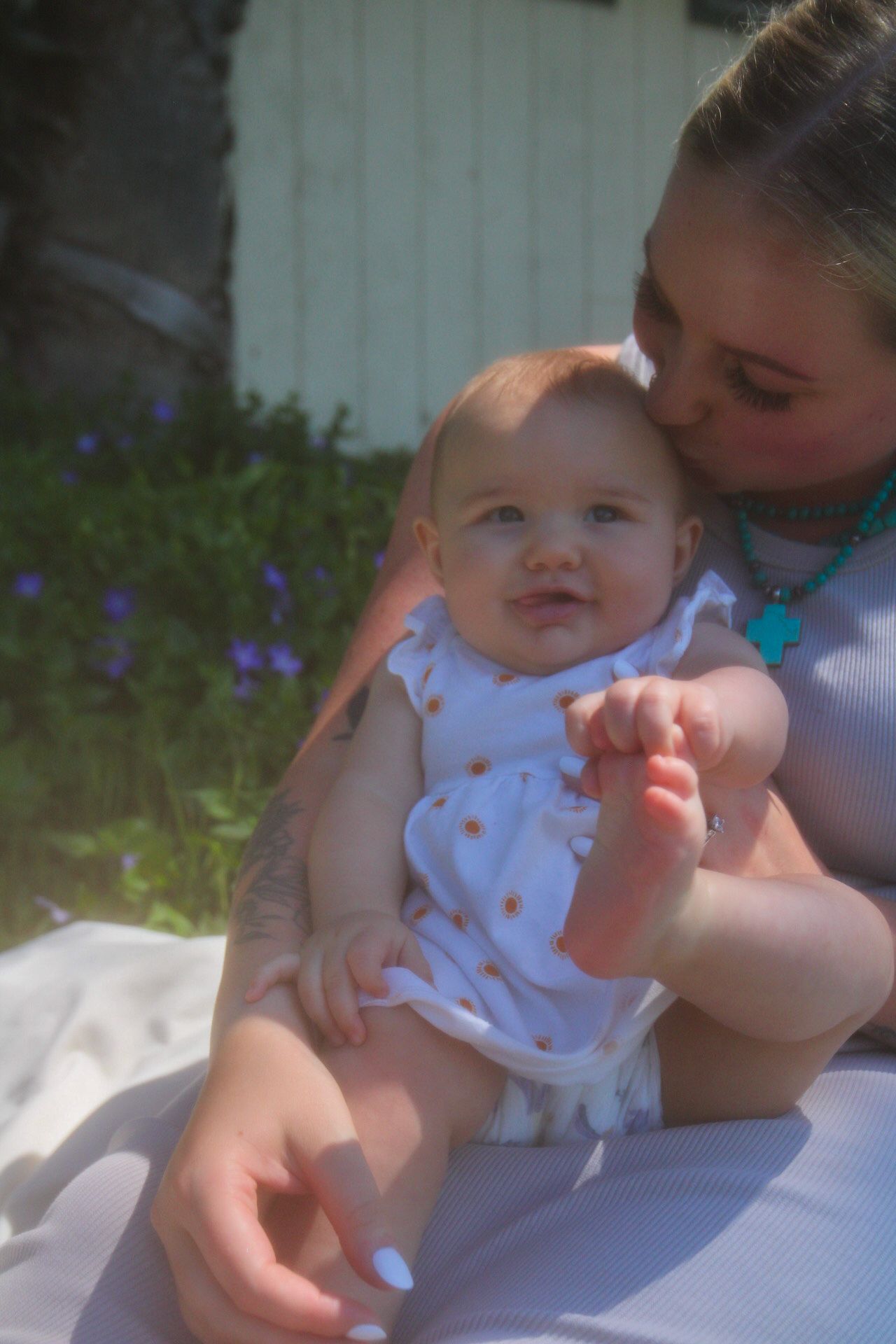 mommy kissing me on the forehead
Kern County Photography
Tori Marie Photos
Family Photographer