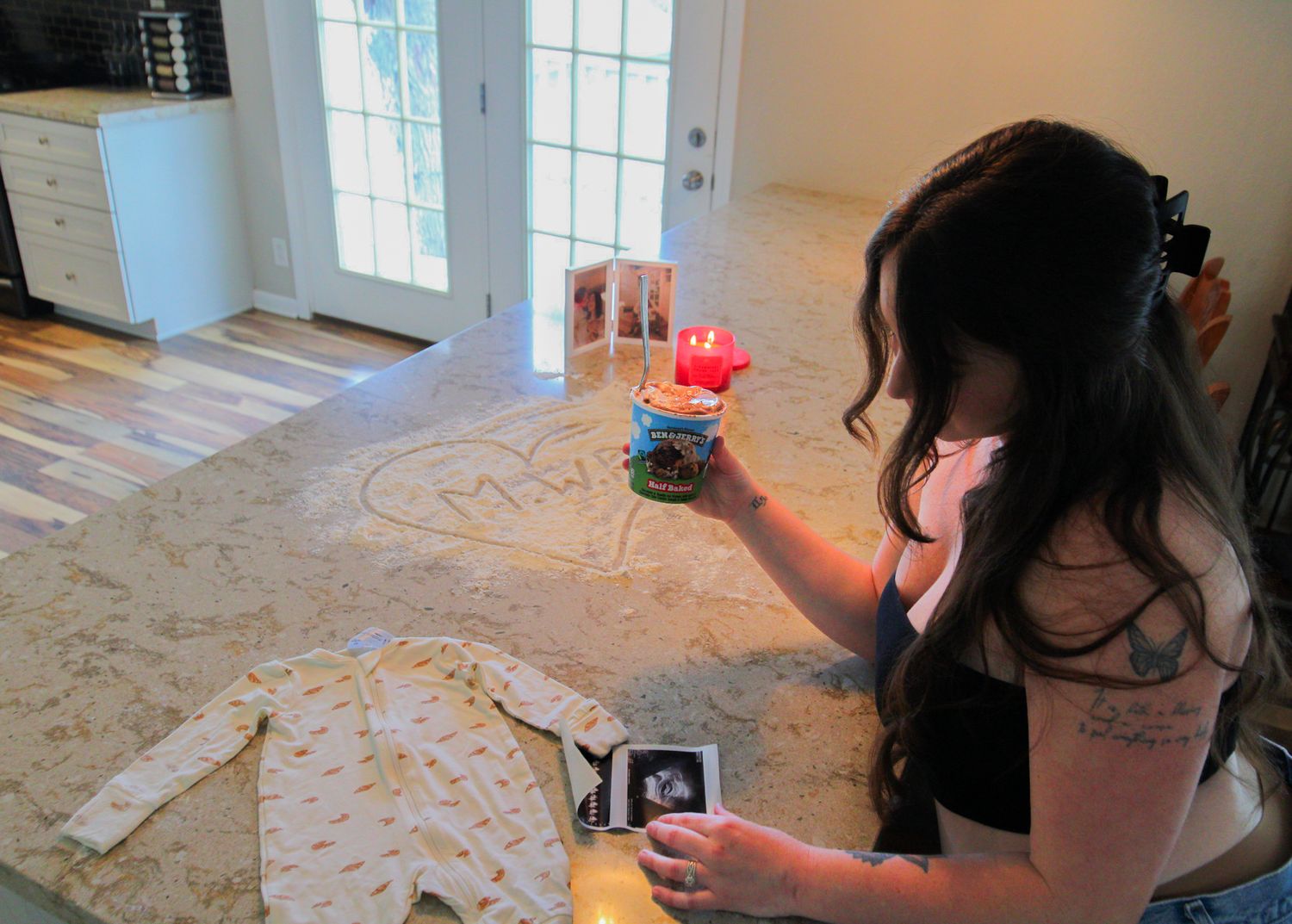 mommy to be holding half baked ice cream looking at ultrasound photo
Kern County Photographer 
half baked maternity photoshoot