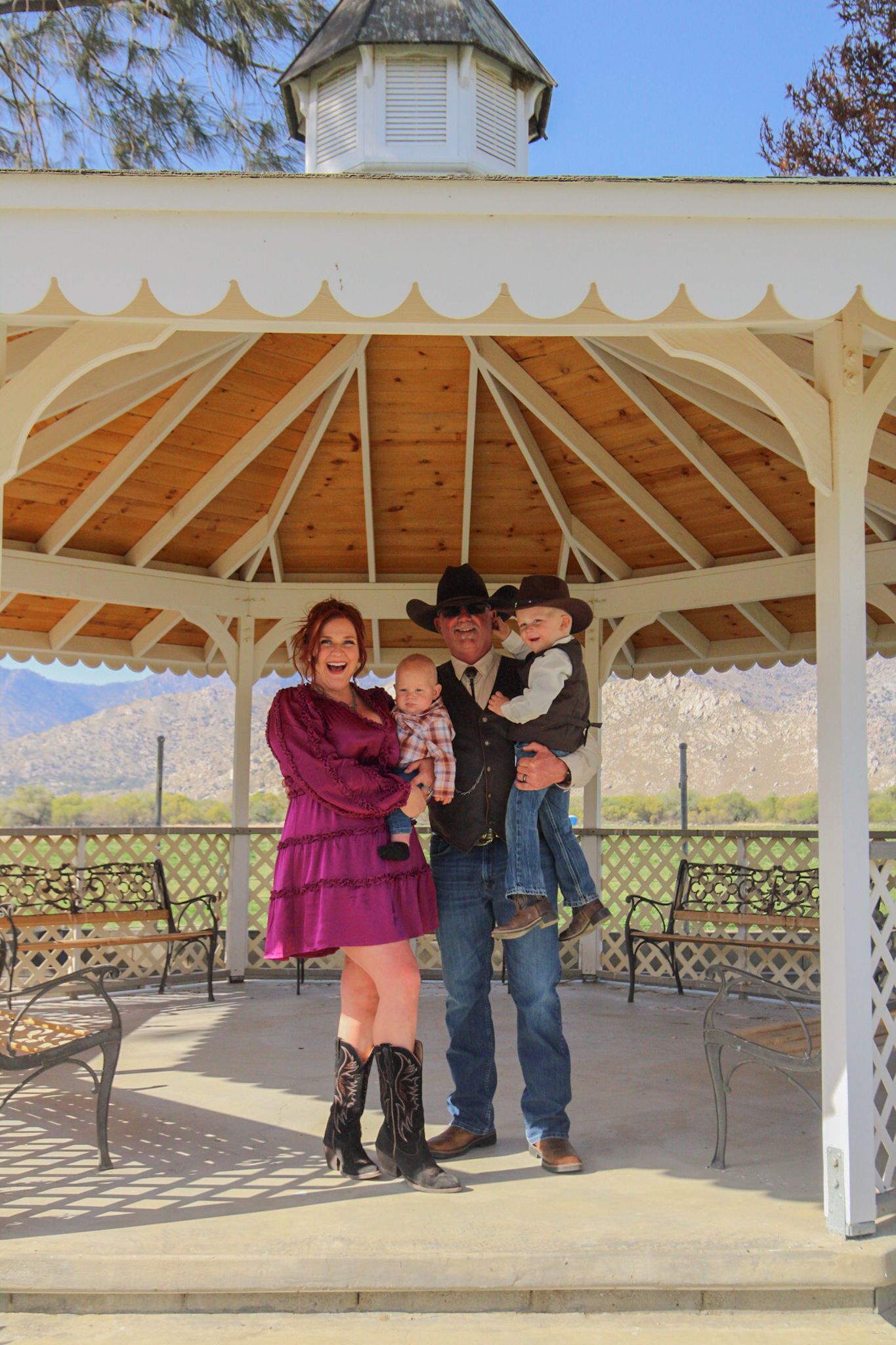 groom and his daughter and grandsons
Kern County Photography
Tori Marie Photos
California Wedding Photographer