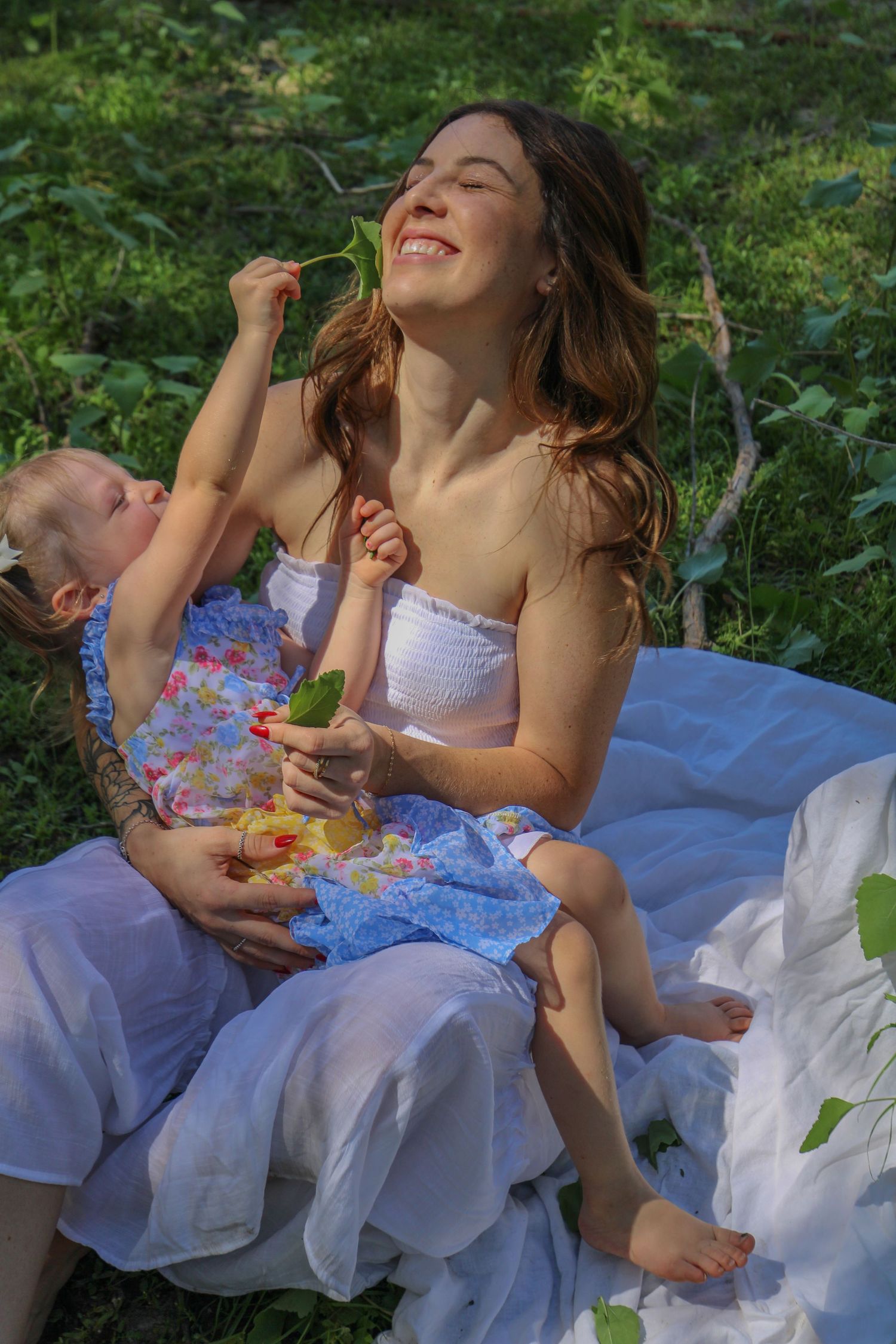 sissy tickling mom with a leaf
Kern County Photography
Tori Marie Photos
Family Photographer