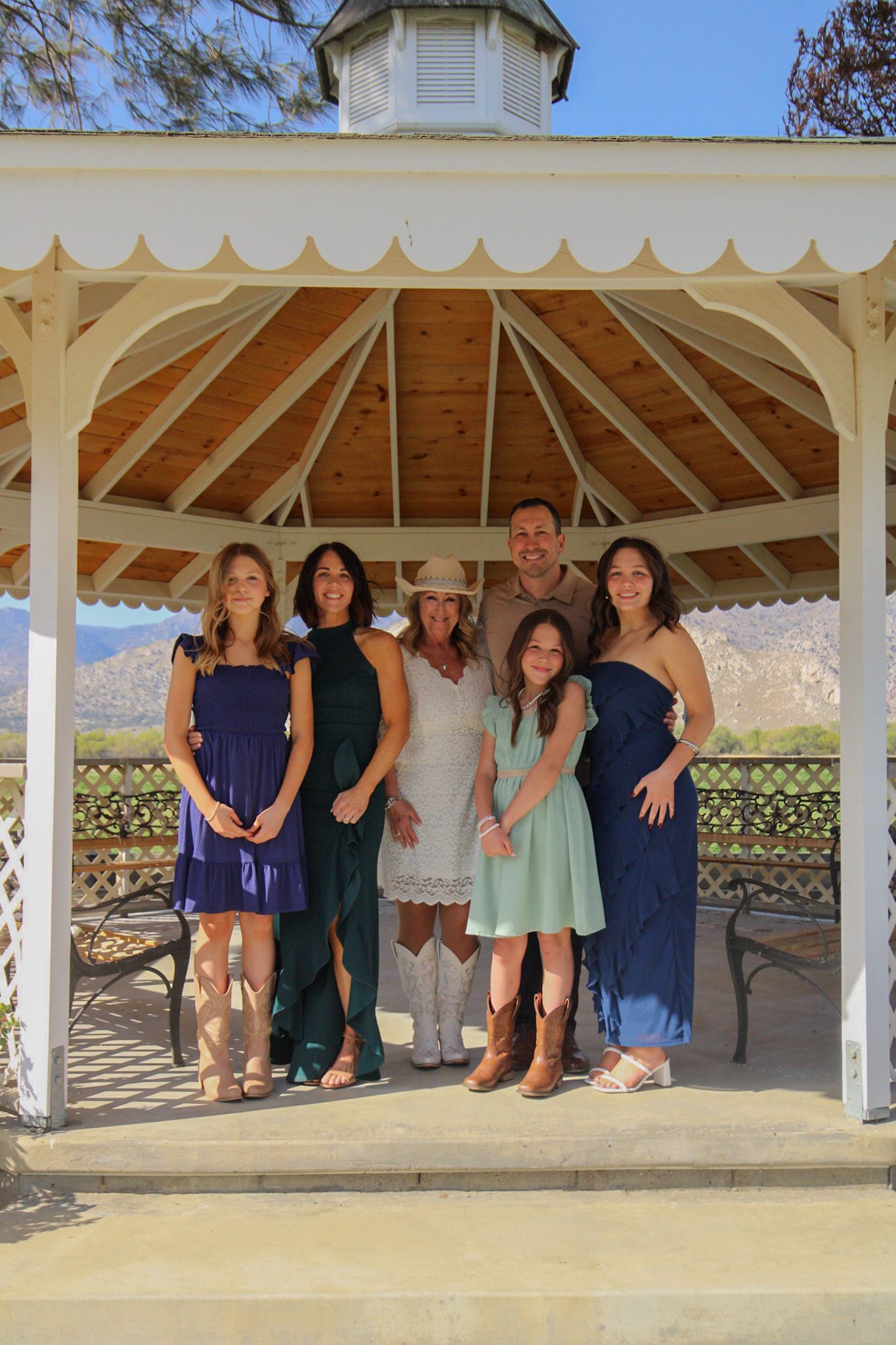 bride with son and family
Kern County Photography
Tori Marie Photos
California Wedding Photographer