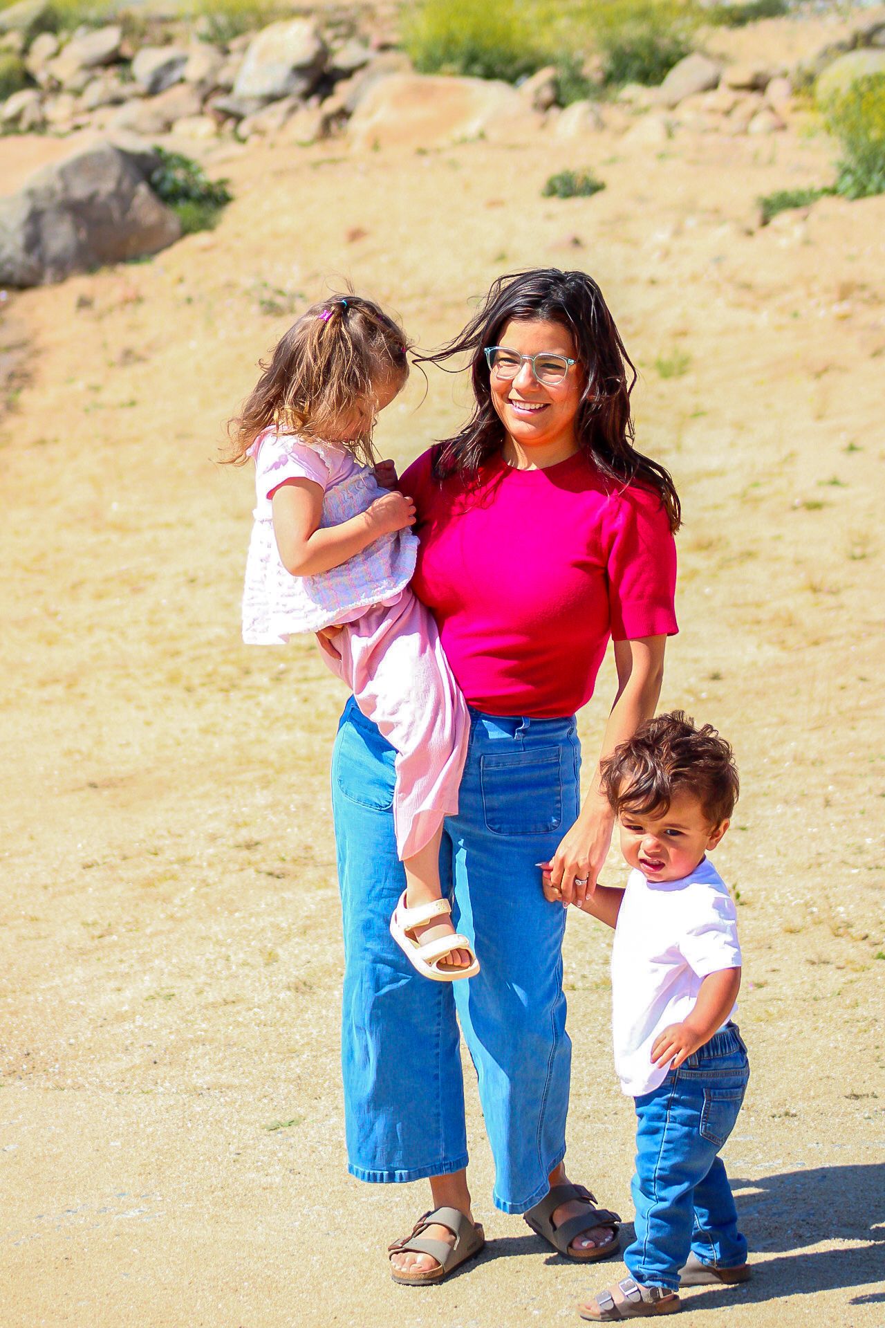 Tori Marie Photos
mom holding daughter while holding sons hand
Kern county photography 
Family photography 
candid family photoshoot