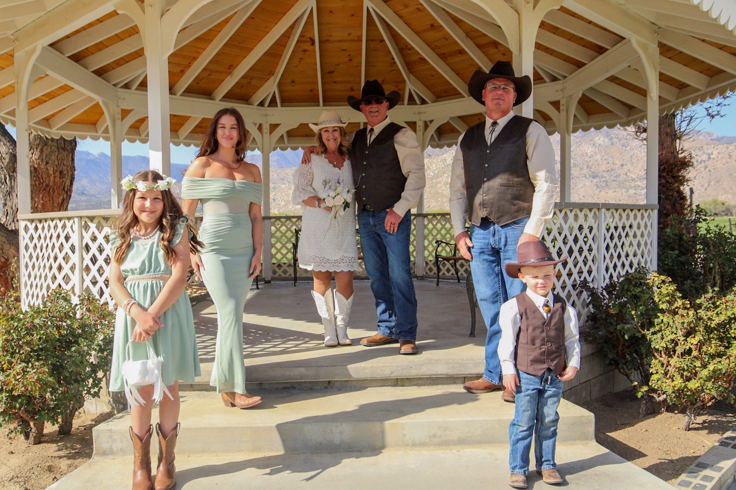 bridal party
Kern County Photography
Tori Marie Photos
California Wedding Photographer